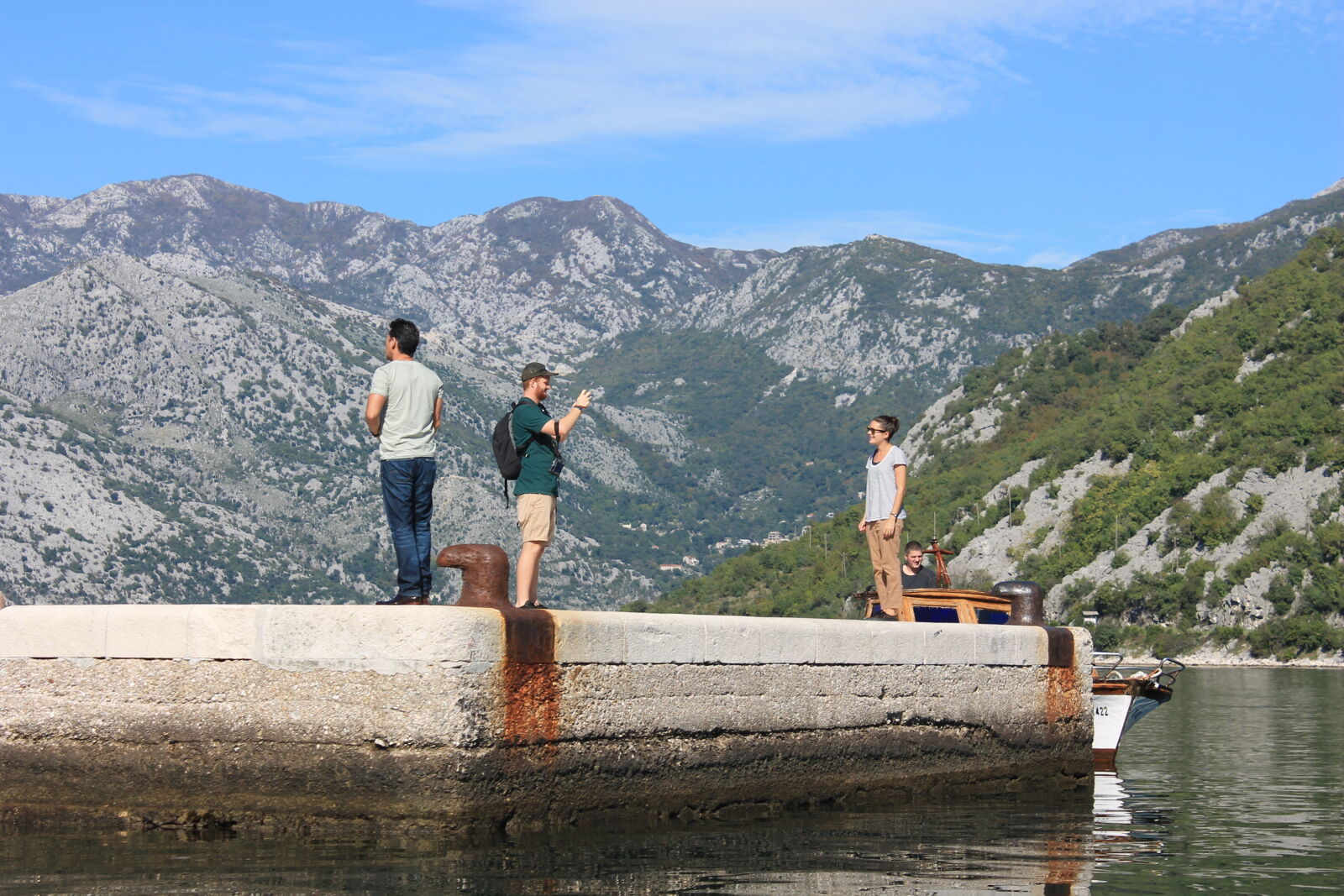 Canon EOS 1100D (EOS Rebel T3 / EOS Kiss X50) sample photo. Landscape, mountains, nature, people photography