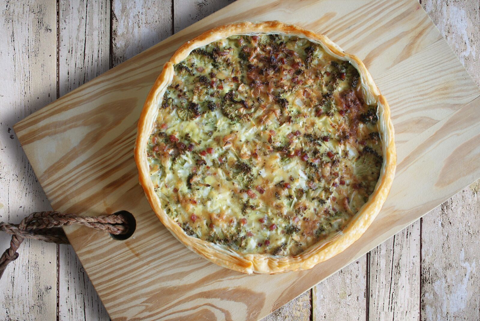 Sony Alpha DSLR-A300 sample photo. Quiche, puff pastry, meal photography