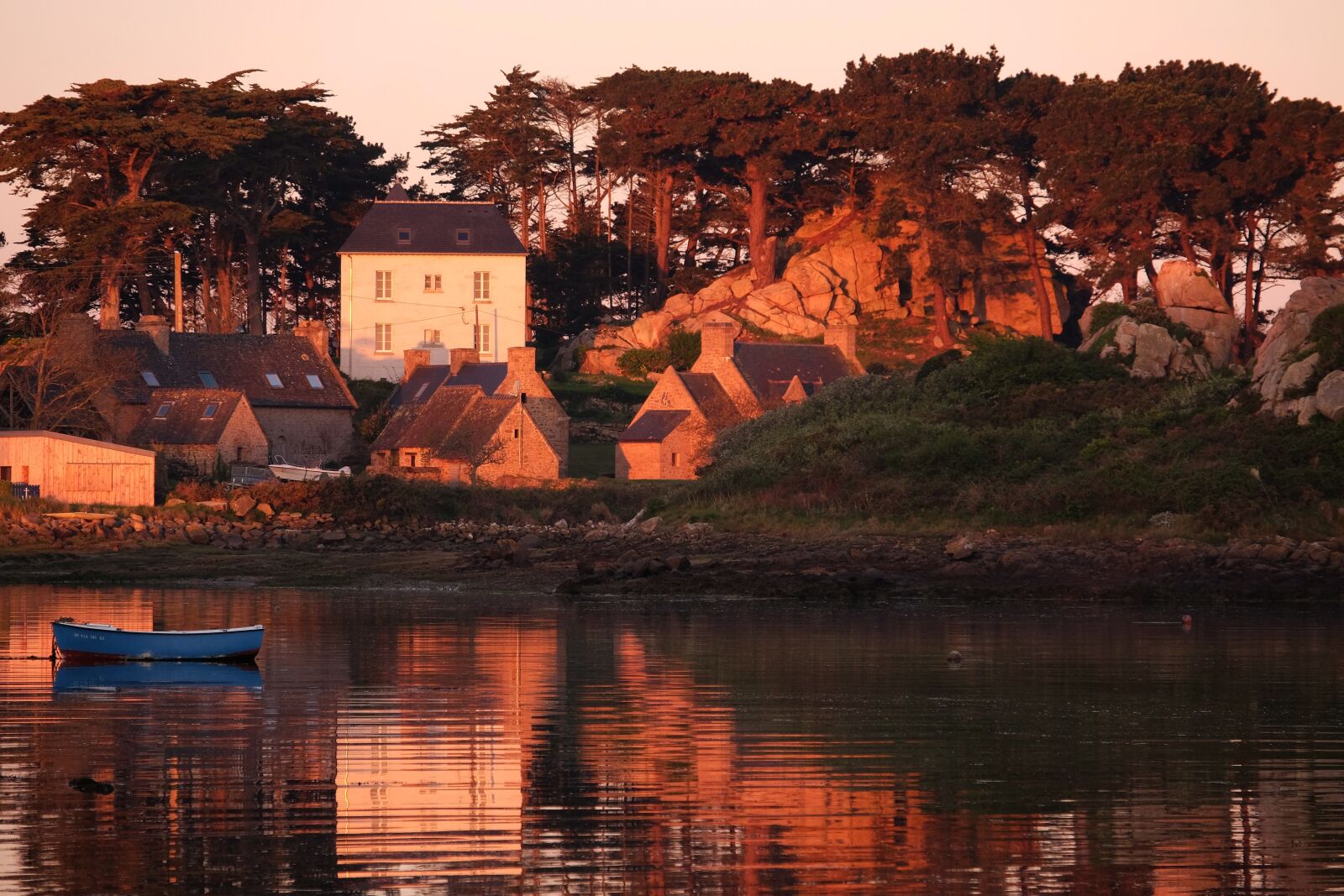 Fujifilm XF 18-135mm F3.5-5.6 R LM OIS WR sample photo. Brittany, reflection on the photography
