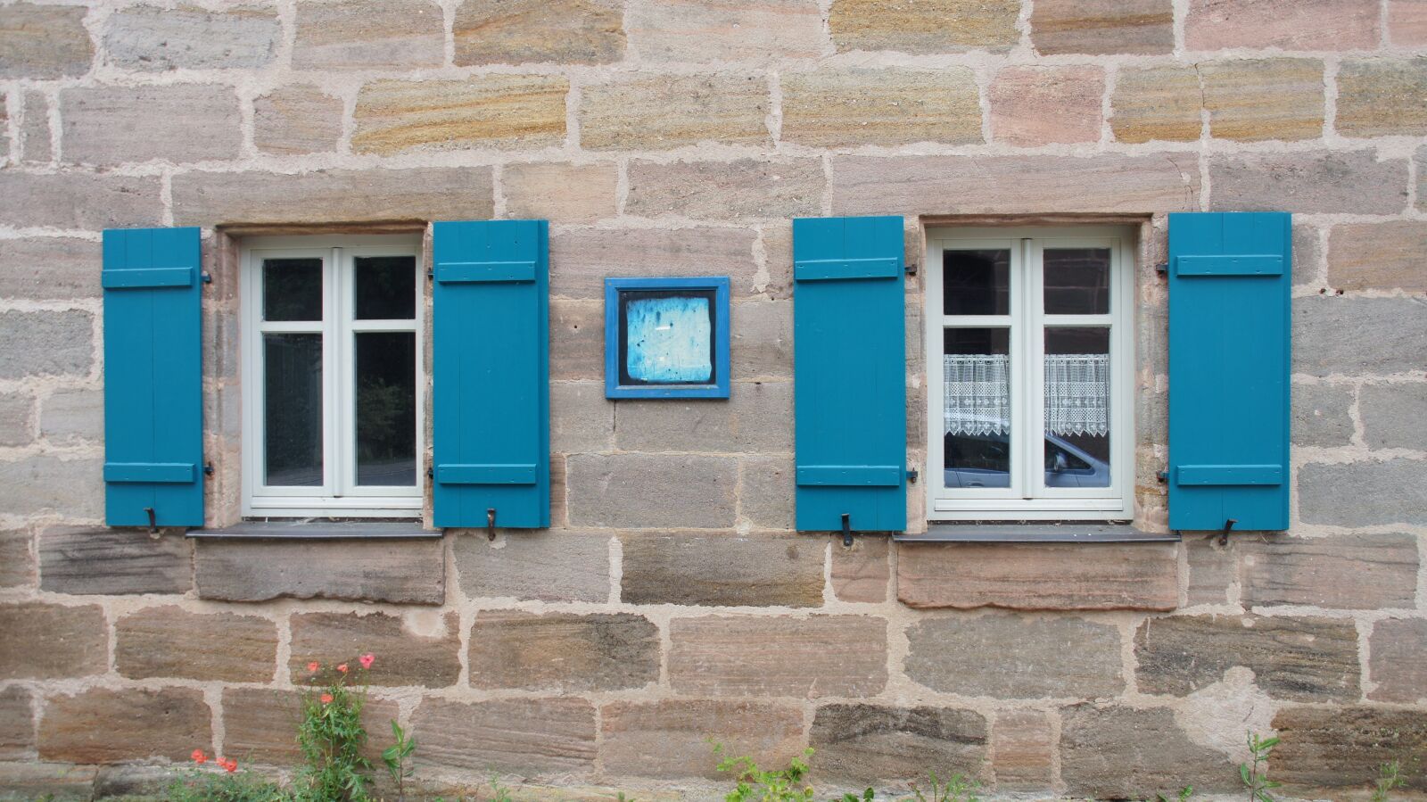 Sony SLT-A55 (SLT-A55V) sample photo. House, blue, architecture photography