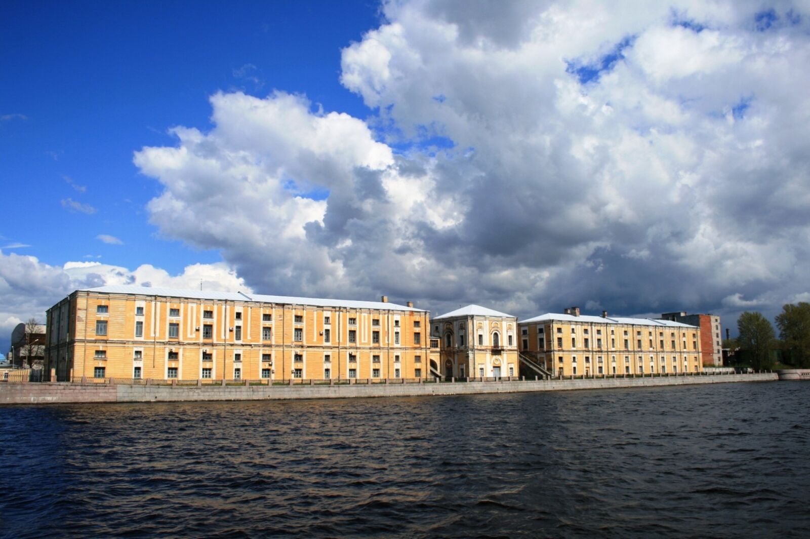 Canon EOS 400D (EOS Digital Rebel XTi / EOS Kiss Digital X) sample photo. River, water, neva photography