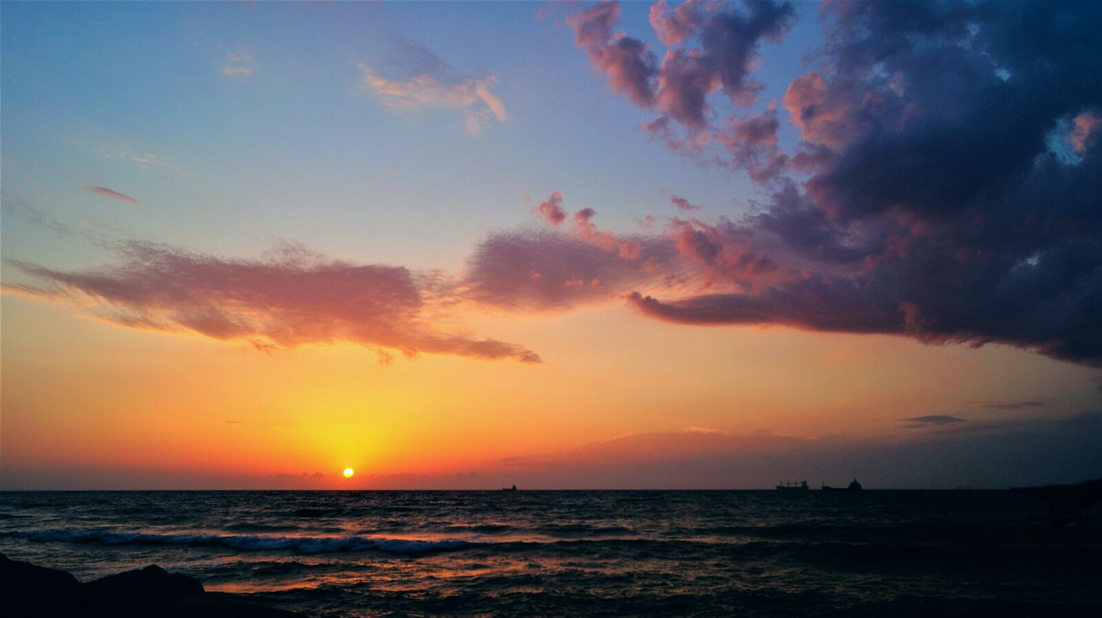 Sony SLT-A58 sample photo. Sun, sea, clouds, colours photography