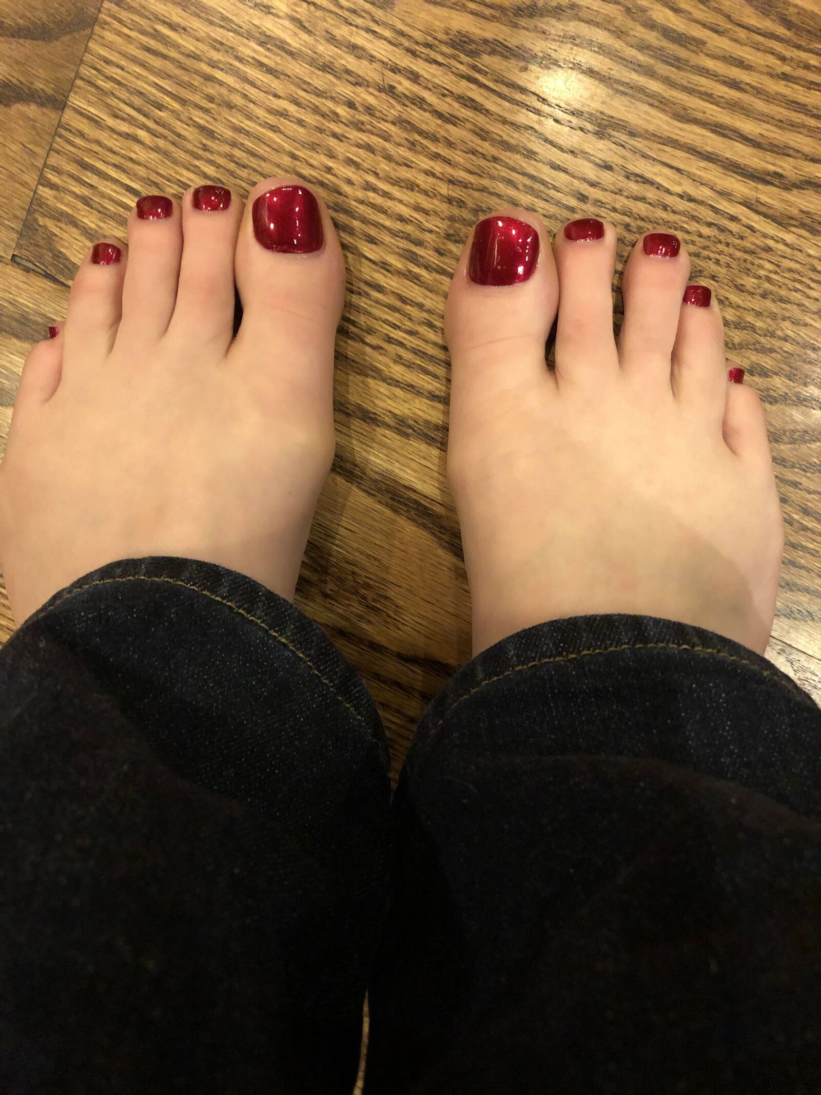 Apple iPhone X + iPhone X back dual camera 4mm f/1.8 sample photo. Feet, toes, pedicure photography