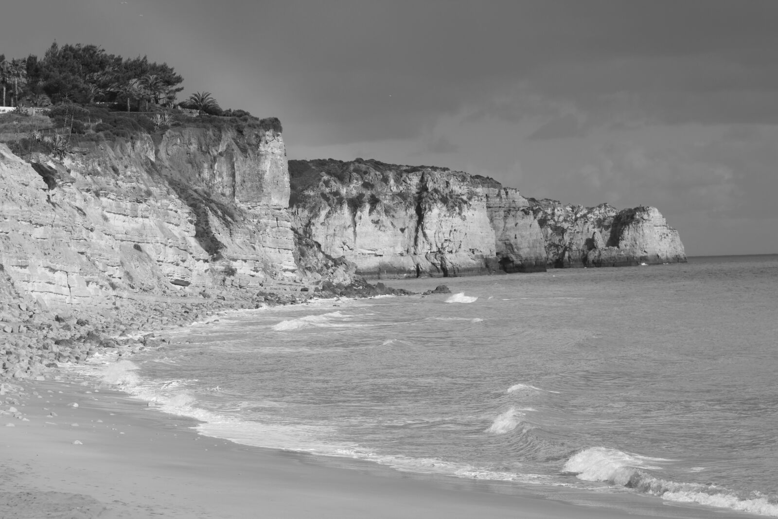 Canon EOS 500D (EOS Rebel T1i / EOS Kiss X3) sample photo. Beach, coast, black photography
