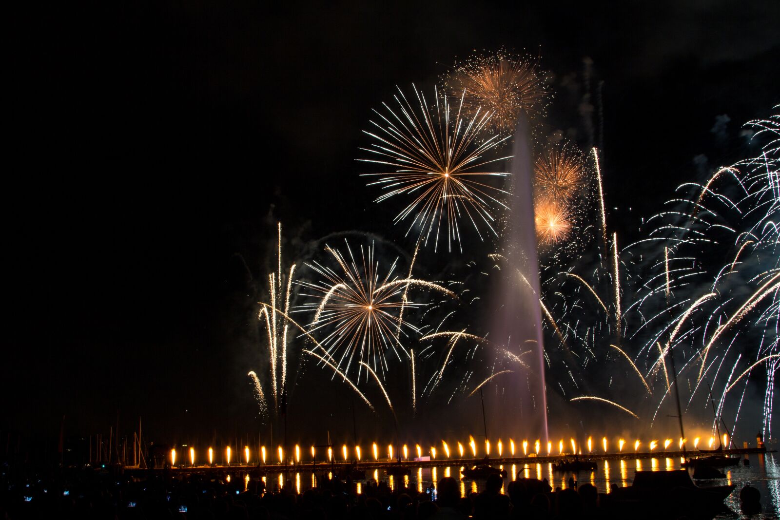 Canon EOS 60D + Canon EF 24-105mm F4L IS USM sample photo. Salute, holiday, night photography