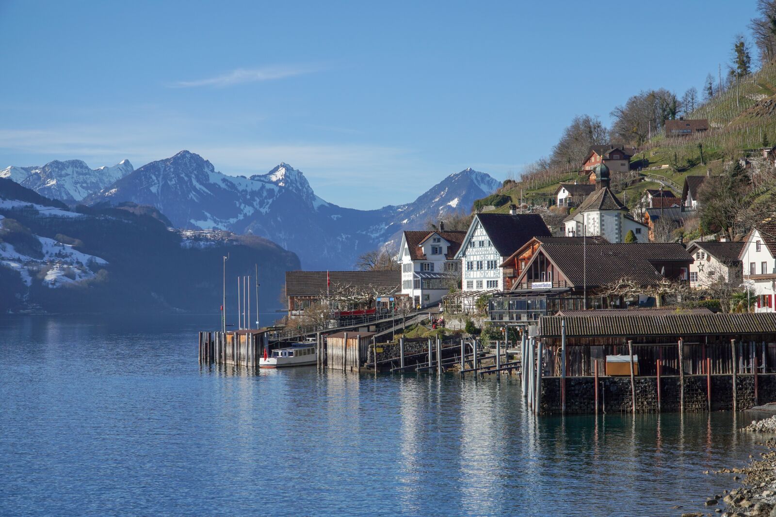 Sony a6500 + Sony E PZ 18-105mm F4 G OSS sample photo. Walensee, water, lake photography