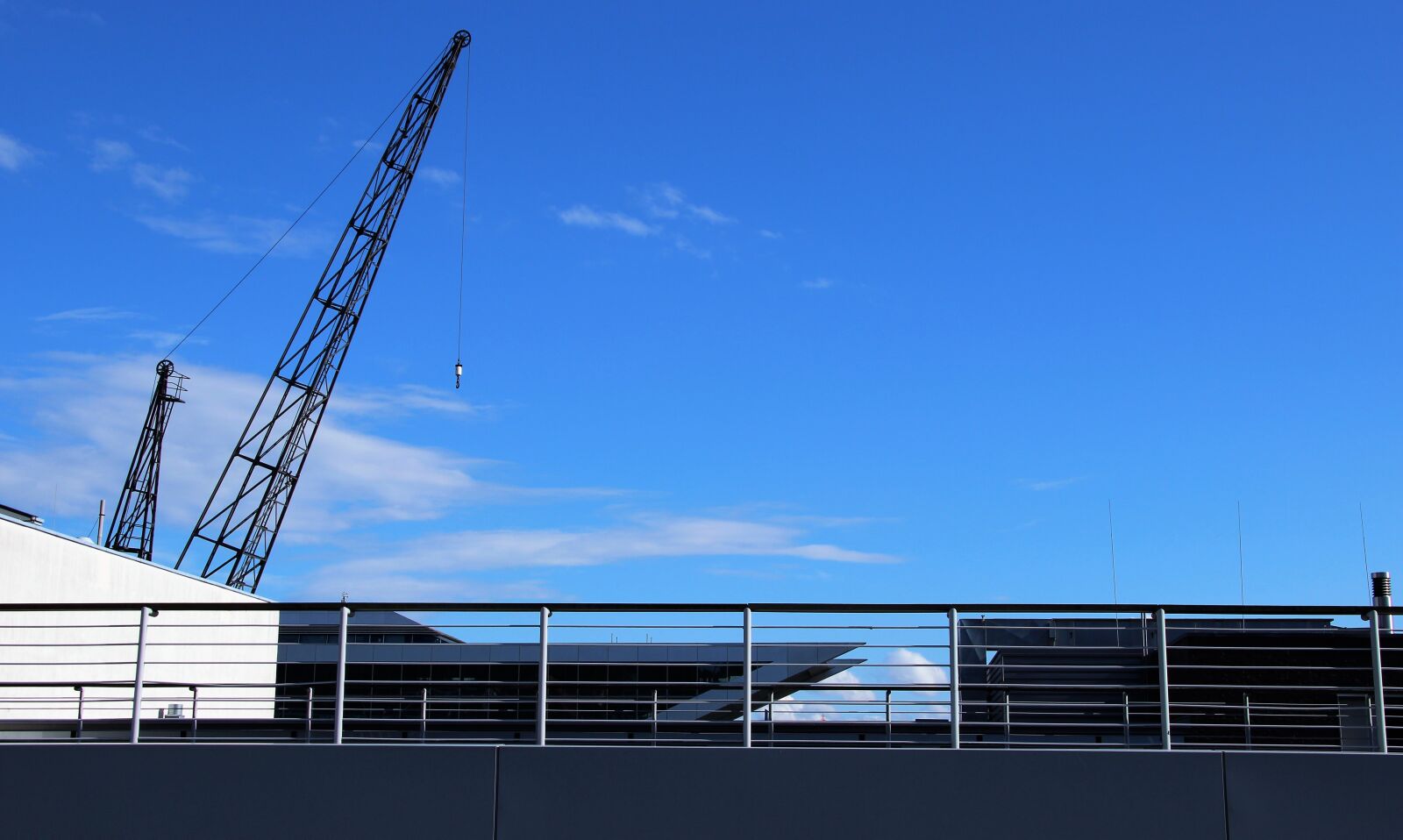 Canon EOS 600D (Rebel EOS T3i / EOS Kiss X5) + Canon TS-E 90mm F2.8 Tilt-Shift sample photo. Sky, steel, architecture photography