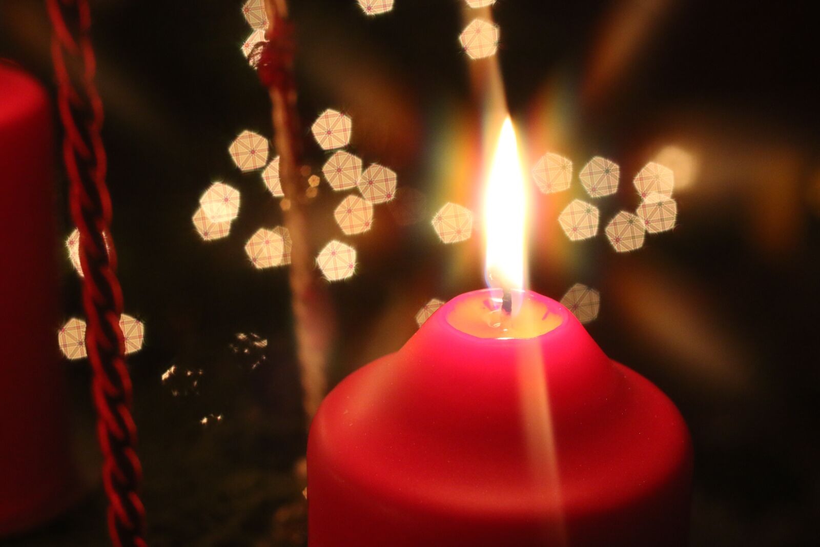 Canon EOS 70D + Canon EF 50mm F1.8 II sample photo. Candle, candlelight, xmas photography