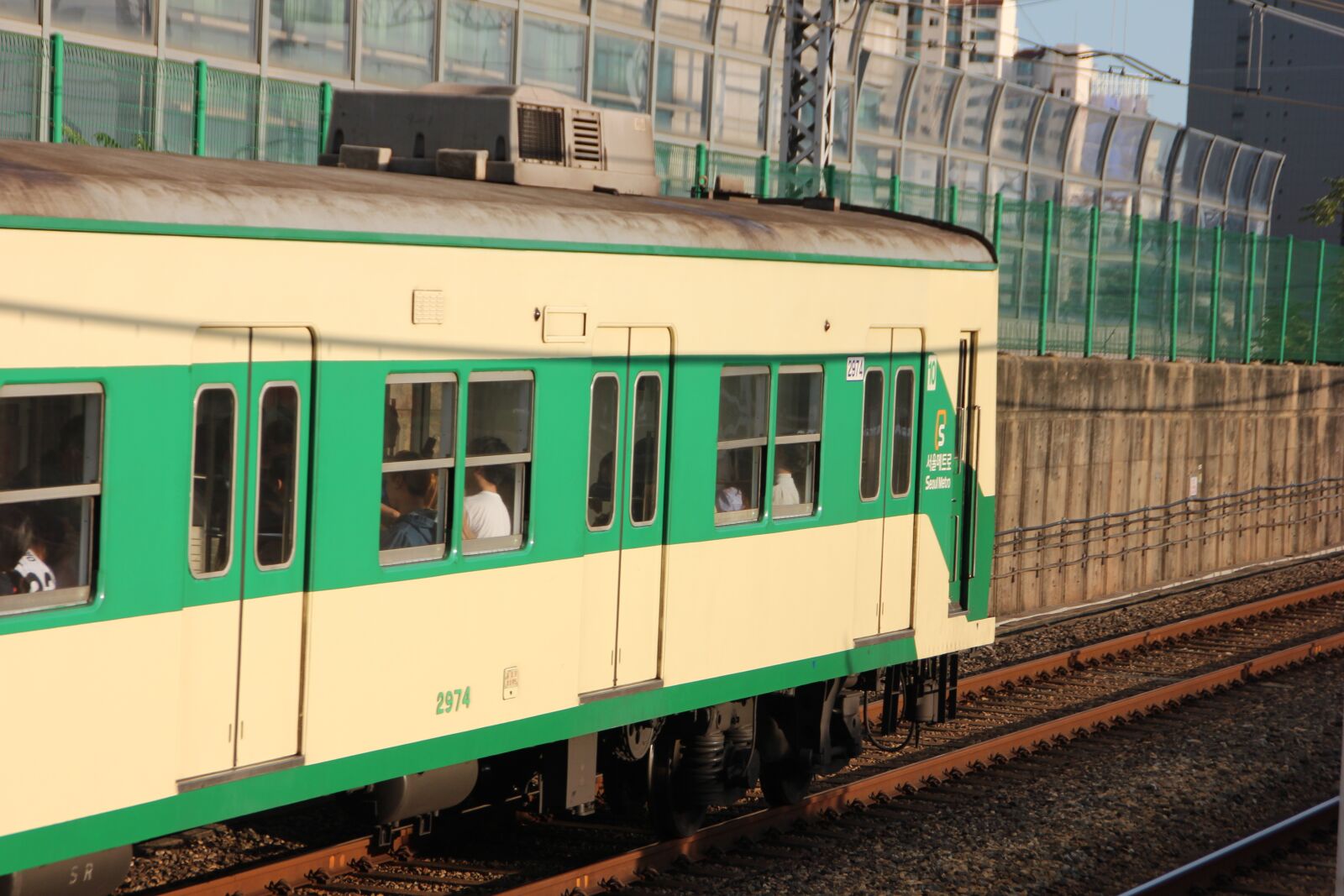 Canon EOS 600D (Rebel EOS T3i / EOS Kiss X5) sample photo. Train, subway, republic of photography
