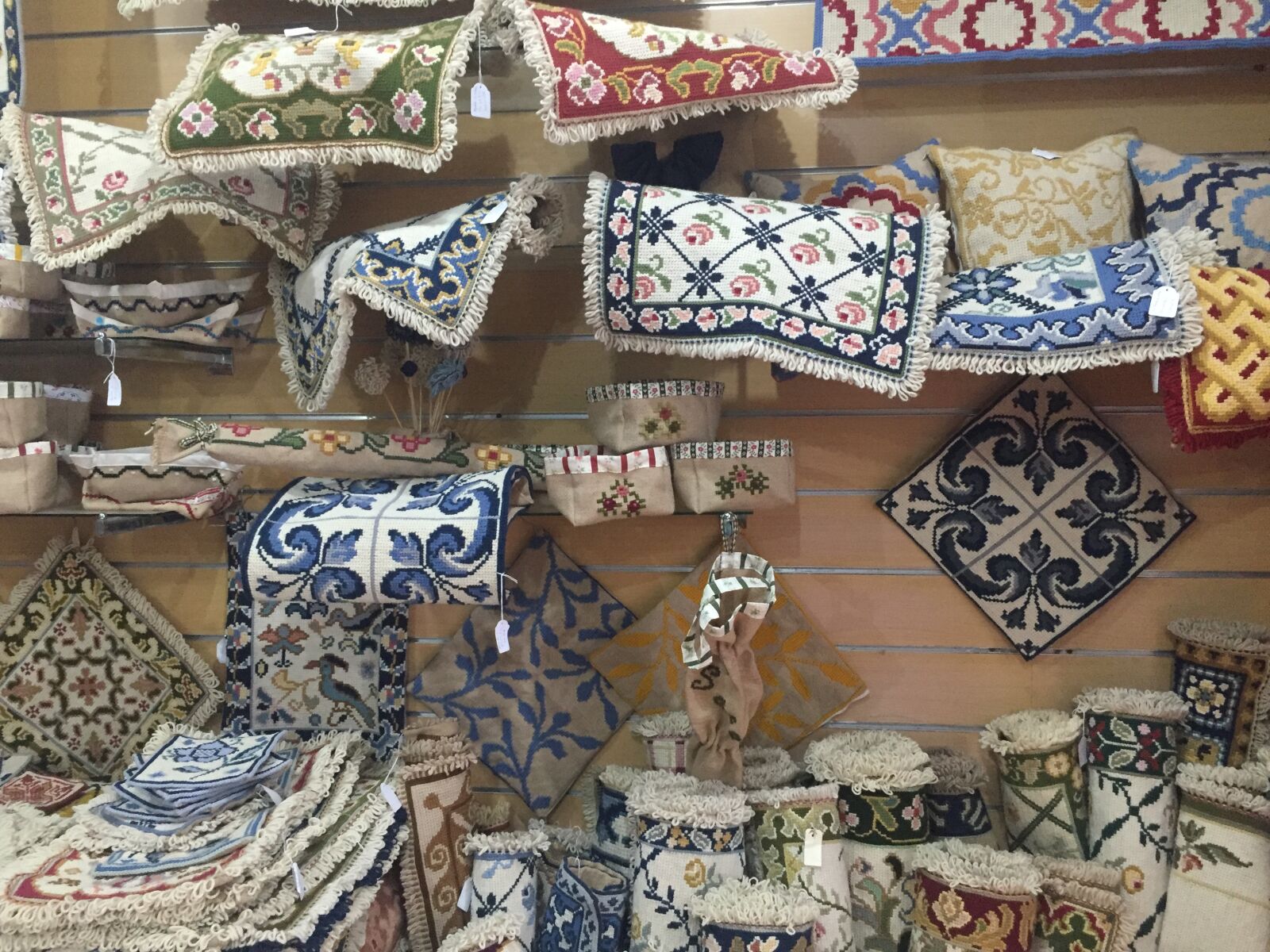 iPhone 6 back camera 4.15mm f/2.2 sample photo. Carpet, carpets, portugal photography