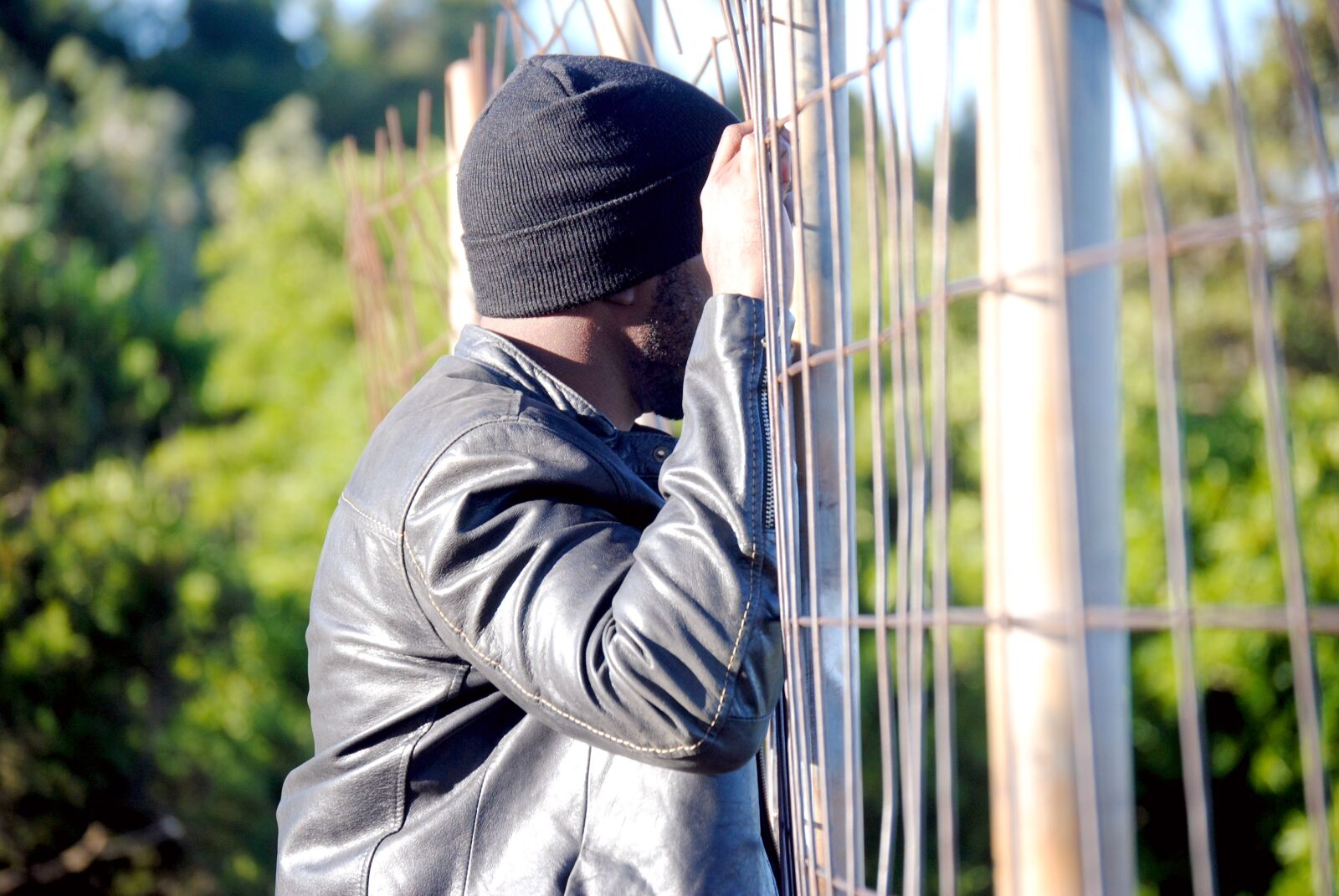 Nikon D3000 sample photo. Watching, fence, look photography