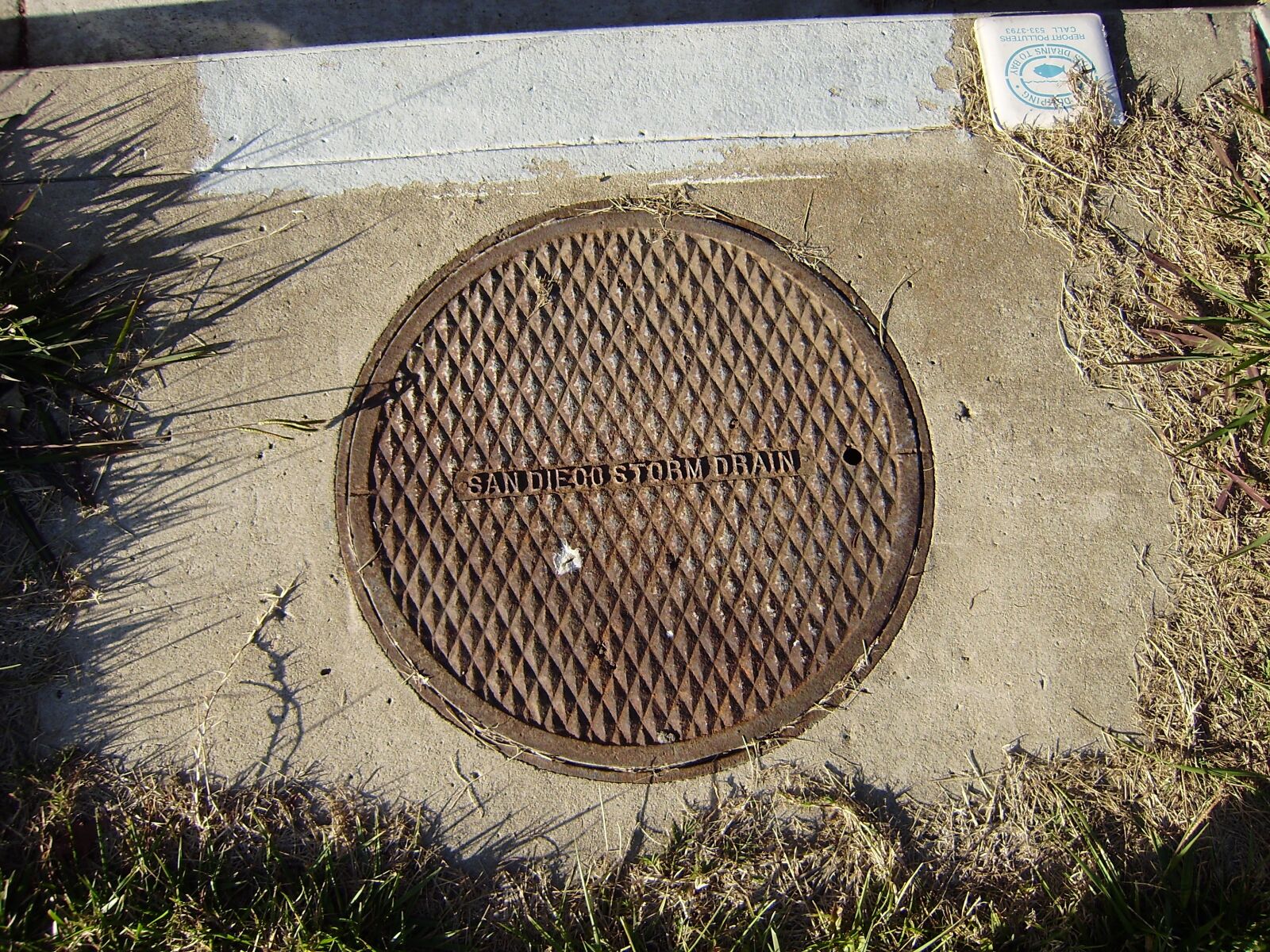 Olympus FE290,X825 sample photo. Municipal, drain, metal photography