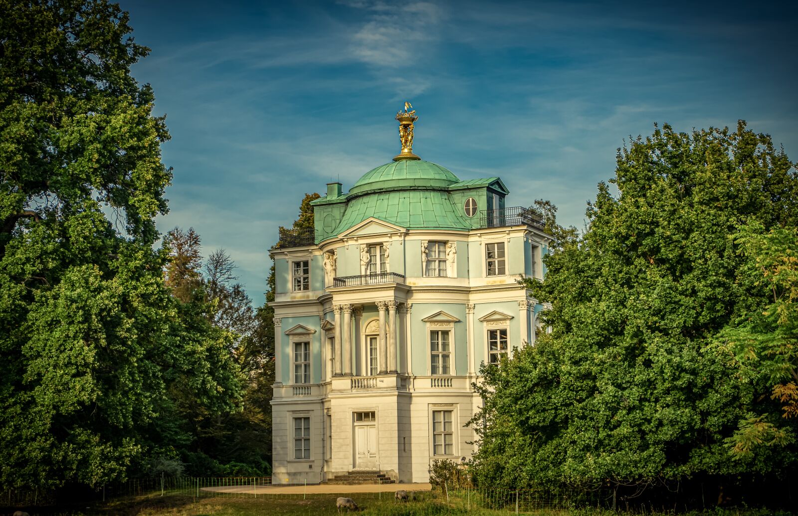 Sony a7 II + Sony FE 28-70mm F3.5-5.6 OSS sample photo. Belvedere, tea house, architecture photography