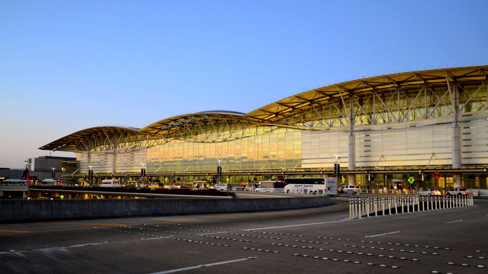 Nikon D3100 sample photo. Airport, san francisco international photography