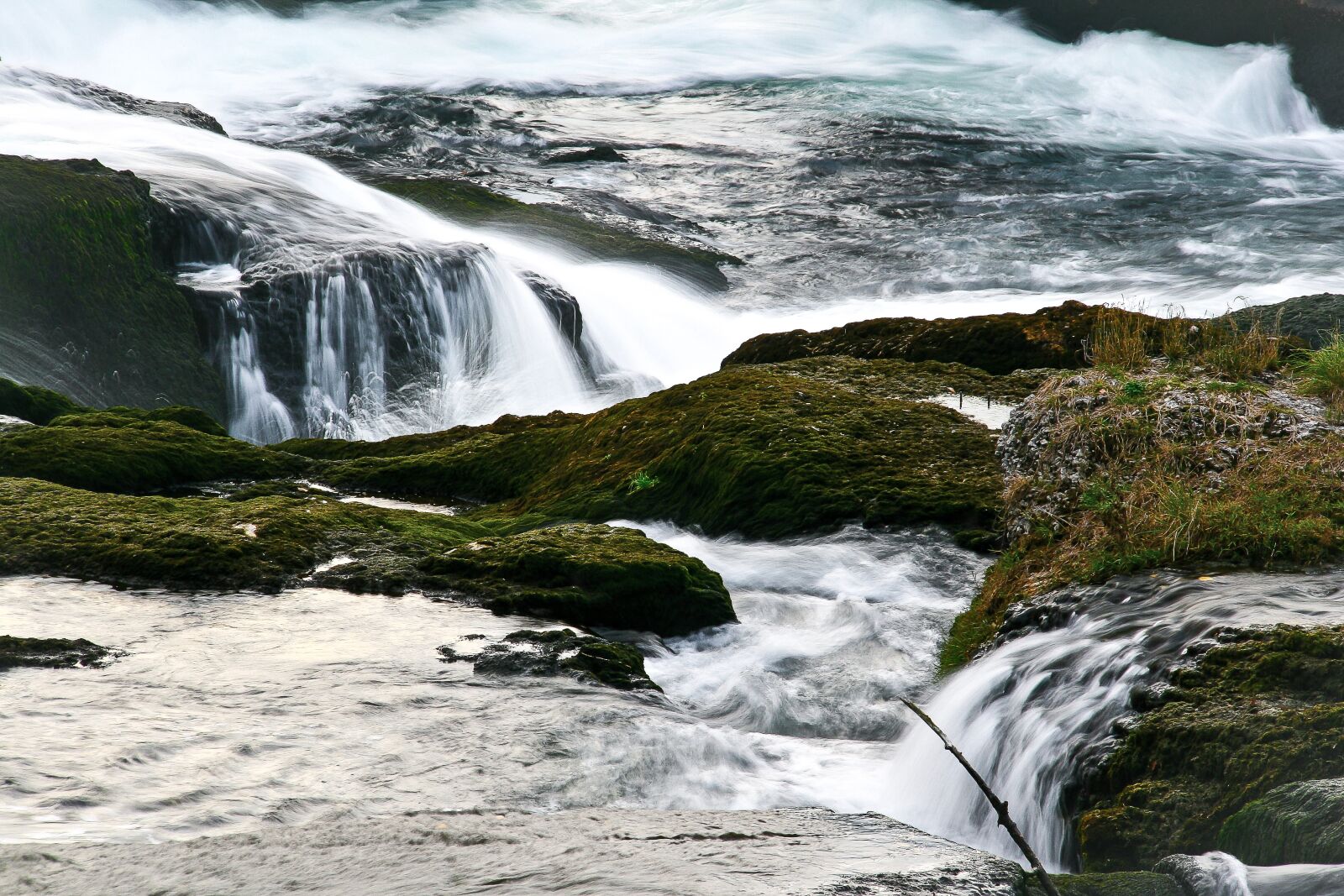 Canon EOS 400D (EOS Digital Rebel XTi / EOS Kiss Digital X) sample photo. Waterfall, water, racing photography