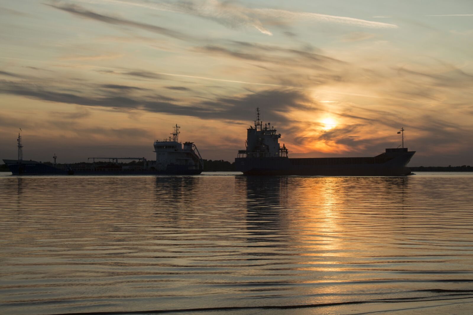 Canon EOS 700D (EOS Rebel T5i / EOS Kiss X7i) sample photo. Ships, ship, river photography