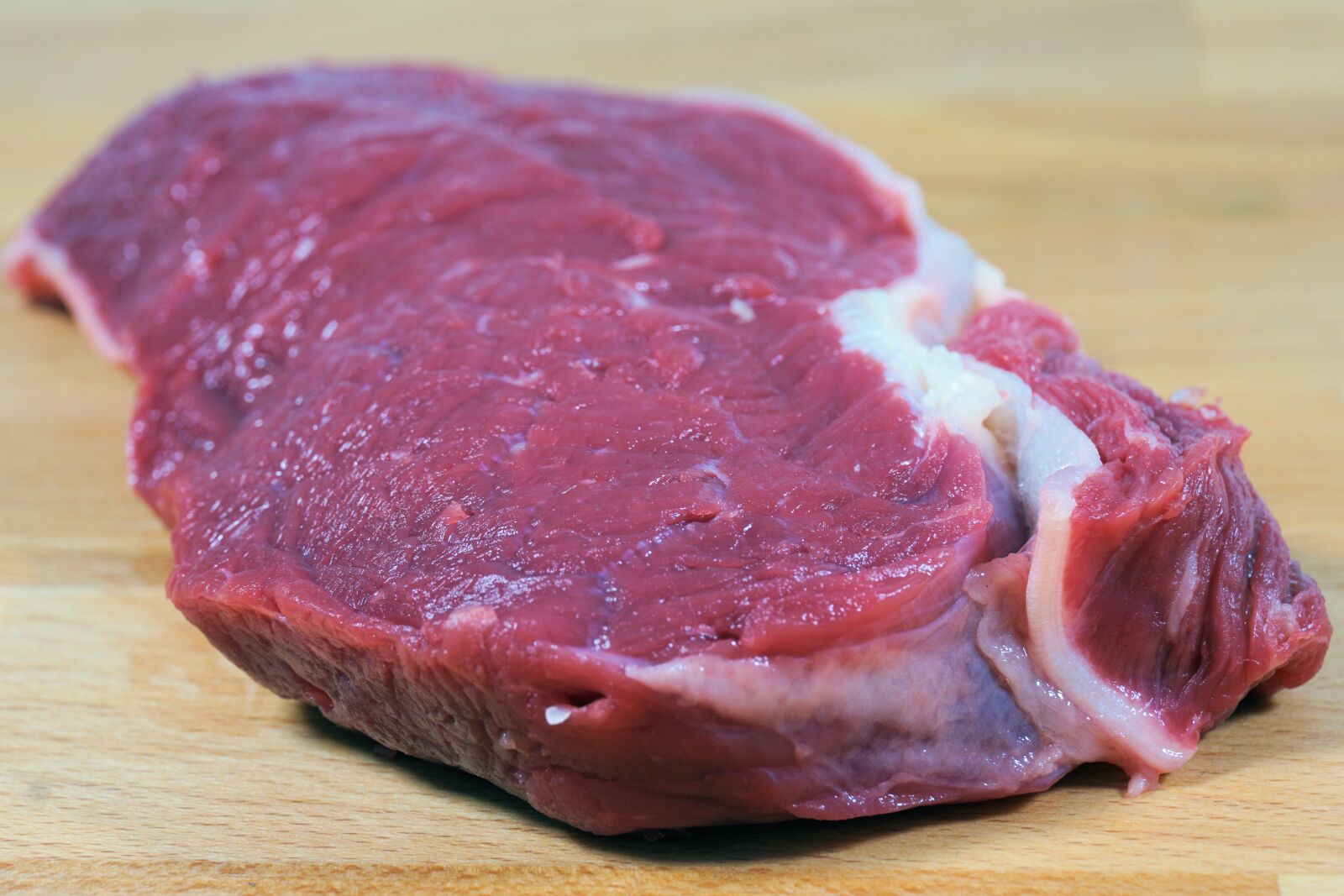 Sony a6000 sample photo. Meat, raw, food photography