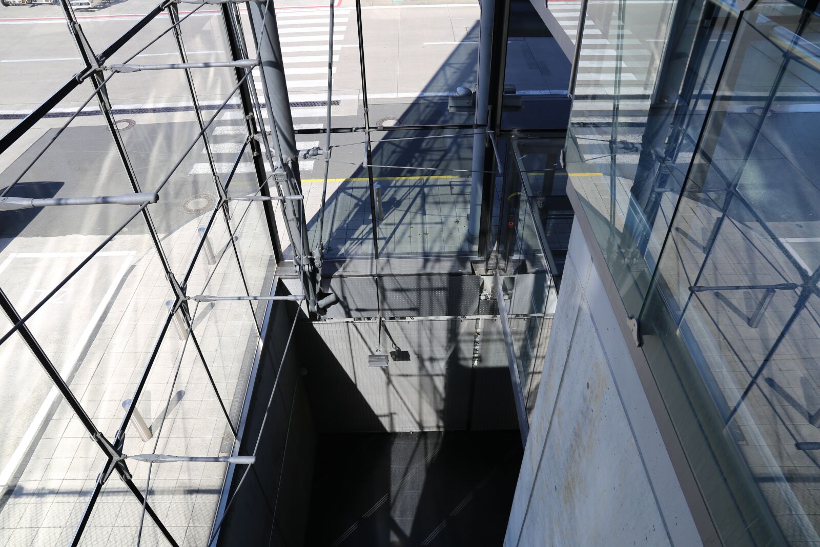 Canon EF 24-105mm F3.5-5.6 IS STM sample photo. Airport, cologne, glass photography