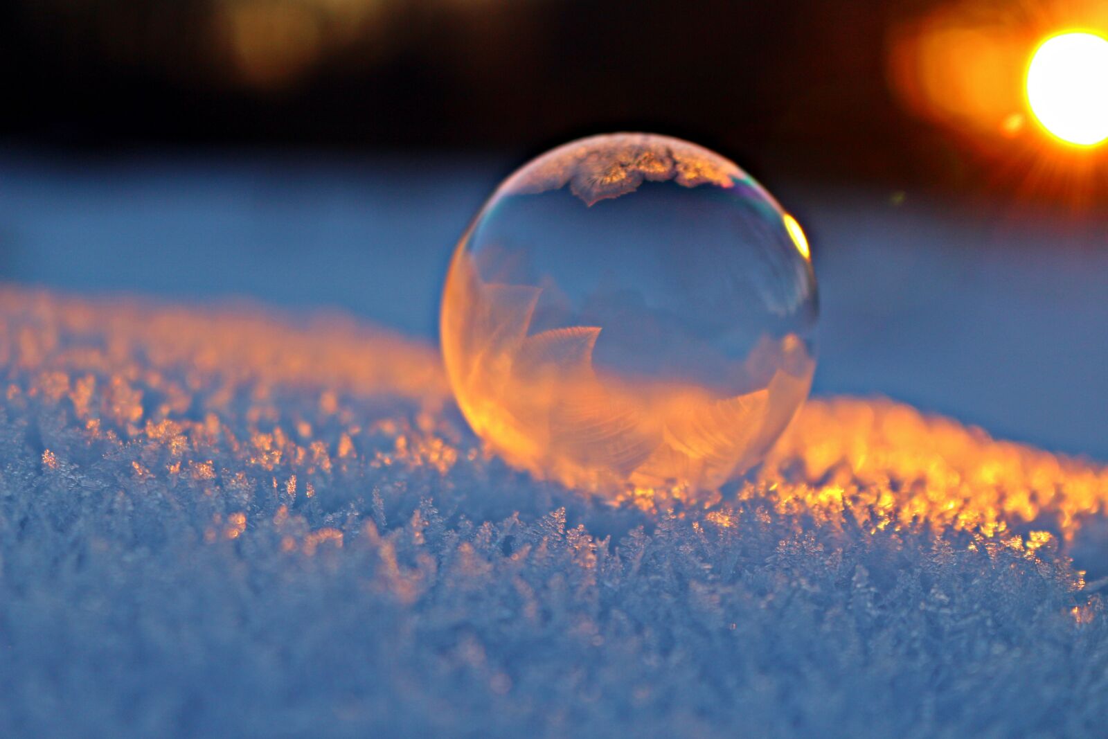 Canon EOS 100D (EOS Rebel SL1 / EOS Kiss X7) sample photo. Soap bubble, afterglow, snow photography