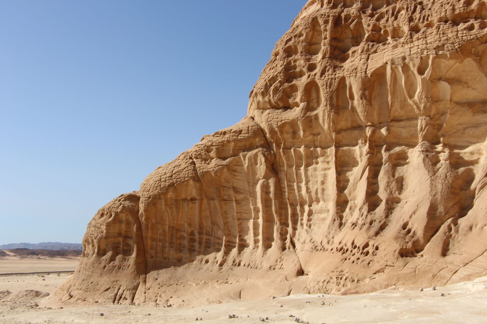Canon EOS 700D (EOS Rebel T5i / EOS Kiss X7i) sample photo. Desert, heat, rock photography