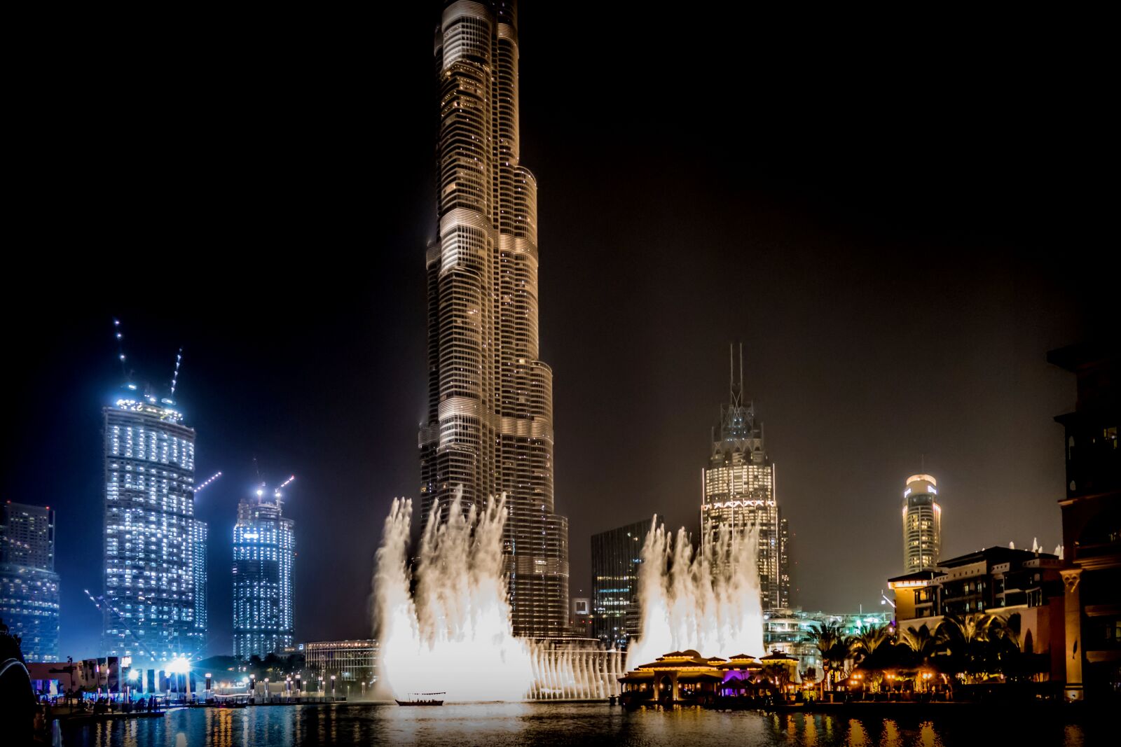 Panasonic Lumix DMC-FZ1000 sample photo. Dubai, light show, city photography