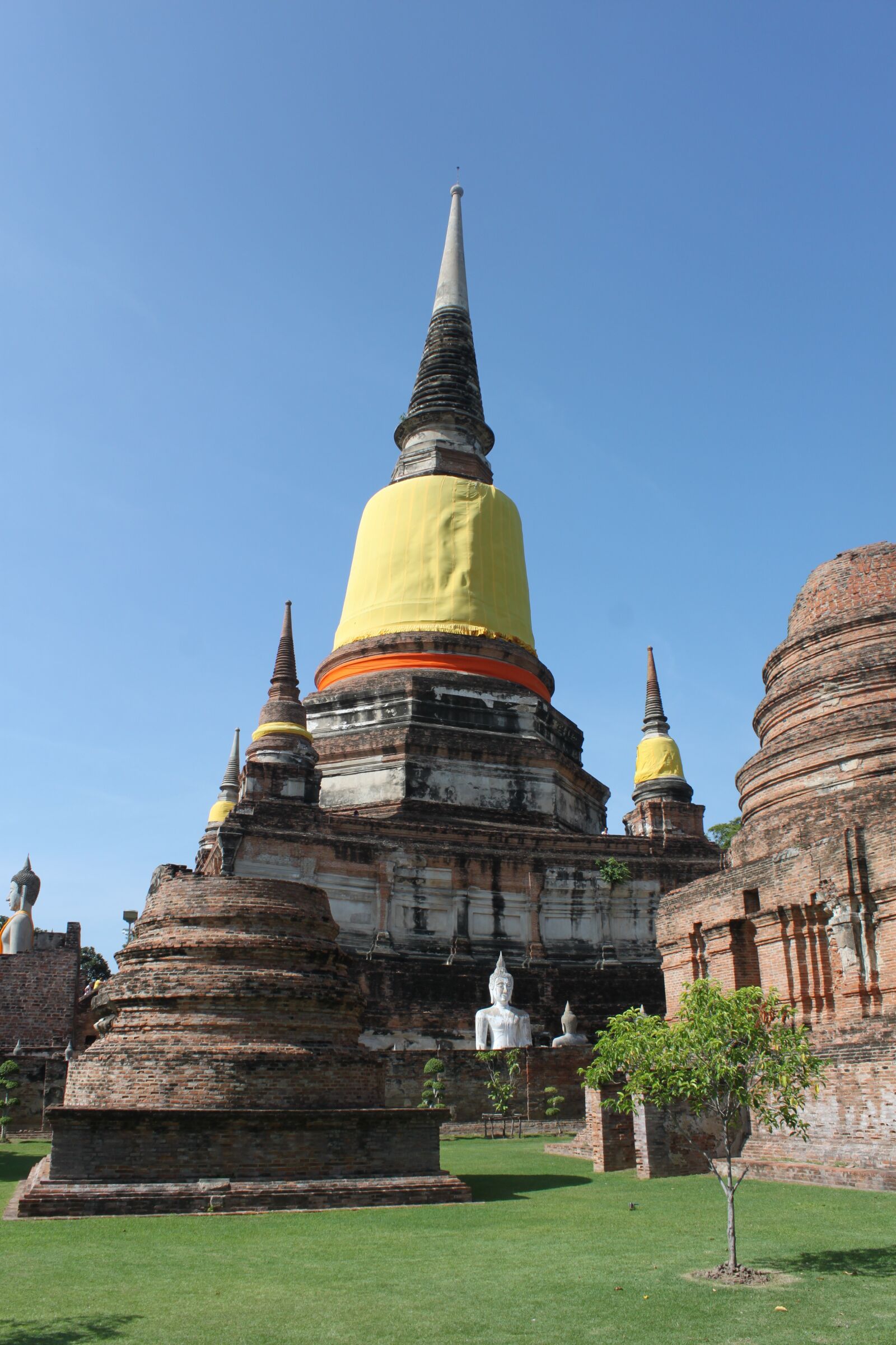 Canon EOS 500D (EOS Rebel T1i / EOS Kiss X3) sample photo. Thailand, ayutthaya, buddhism photography