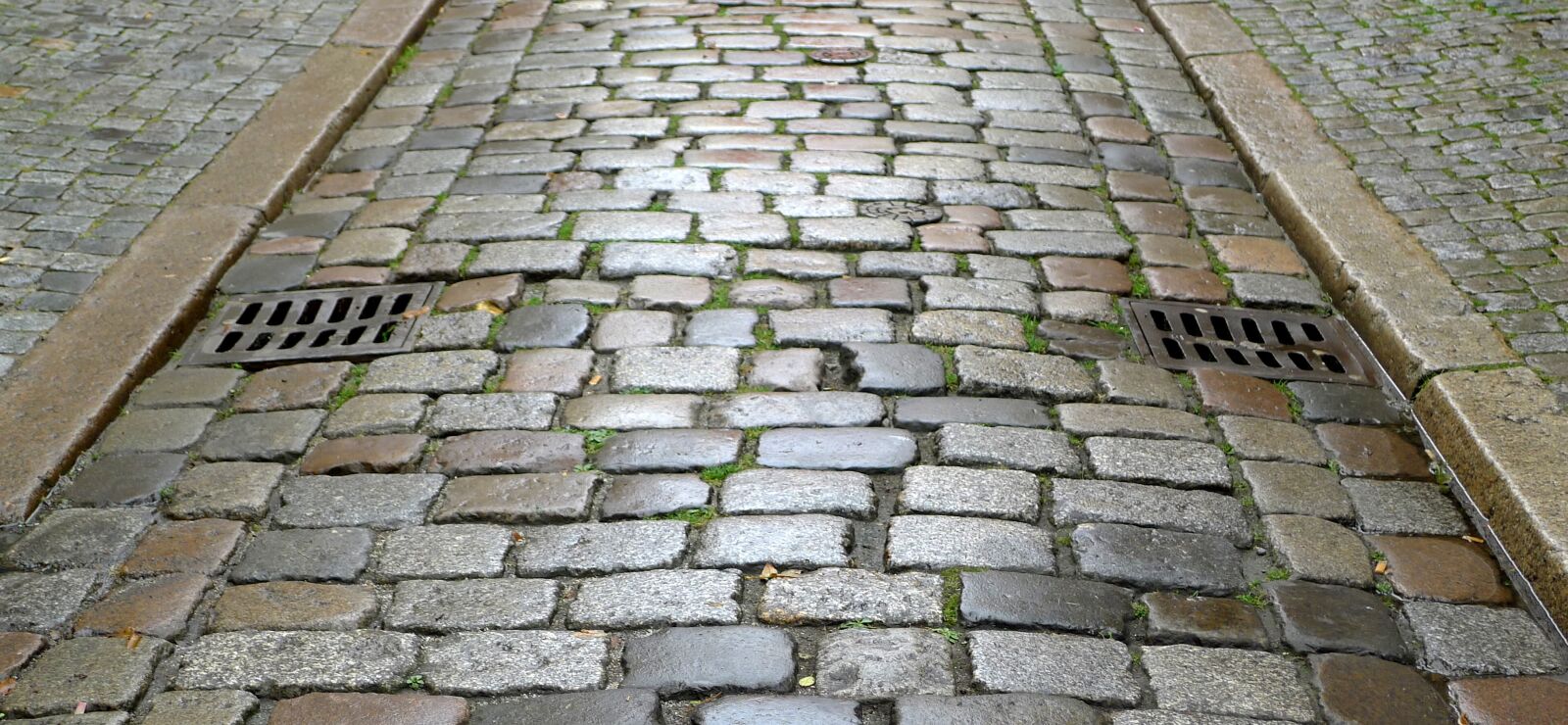 Panasonic Lumix DMC-LX5 sample photo. Setts, sett paving, schnoorviertel photography
