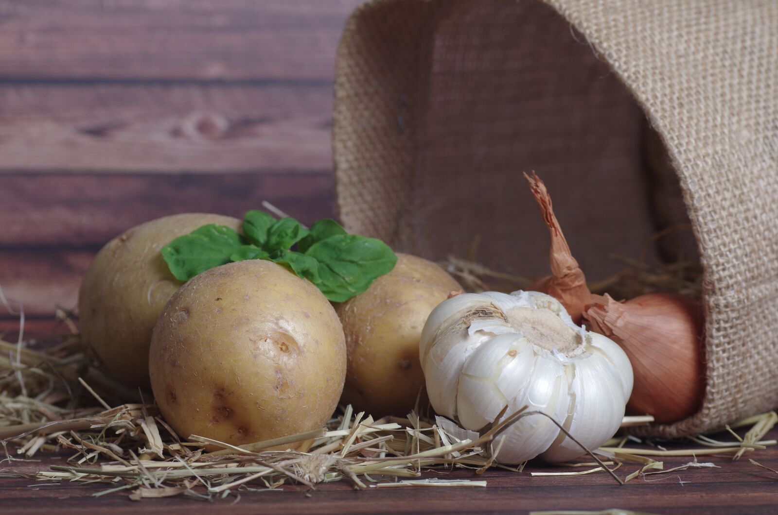 Pentax K-50 sample photo. Potatoes, potato, garlic photography