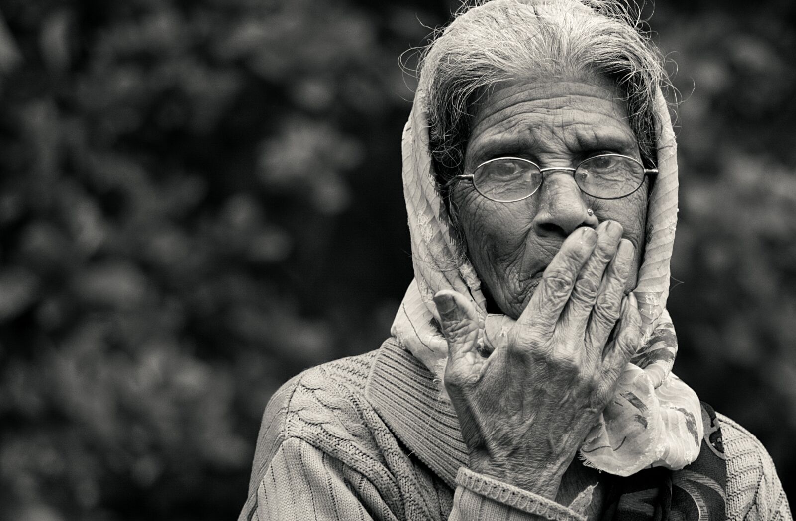Nikon D5200 sample photo. Old lady, black and photography