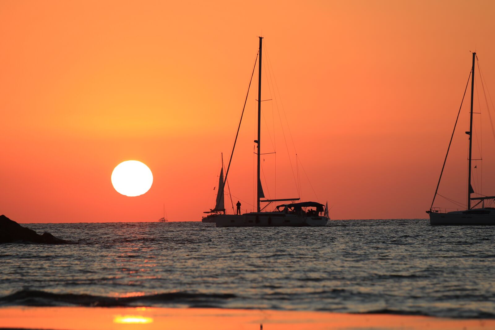Canon EOS 7D Mark II sample photo. Sunset, boats, sea photography