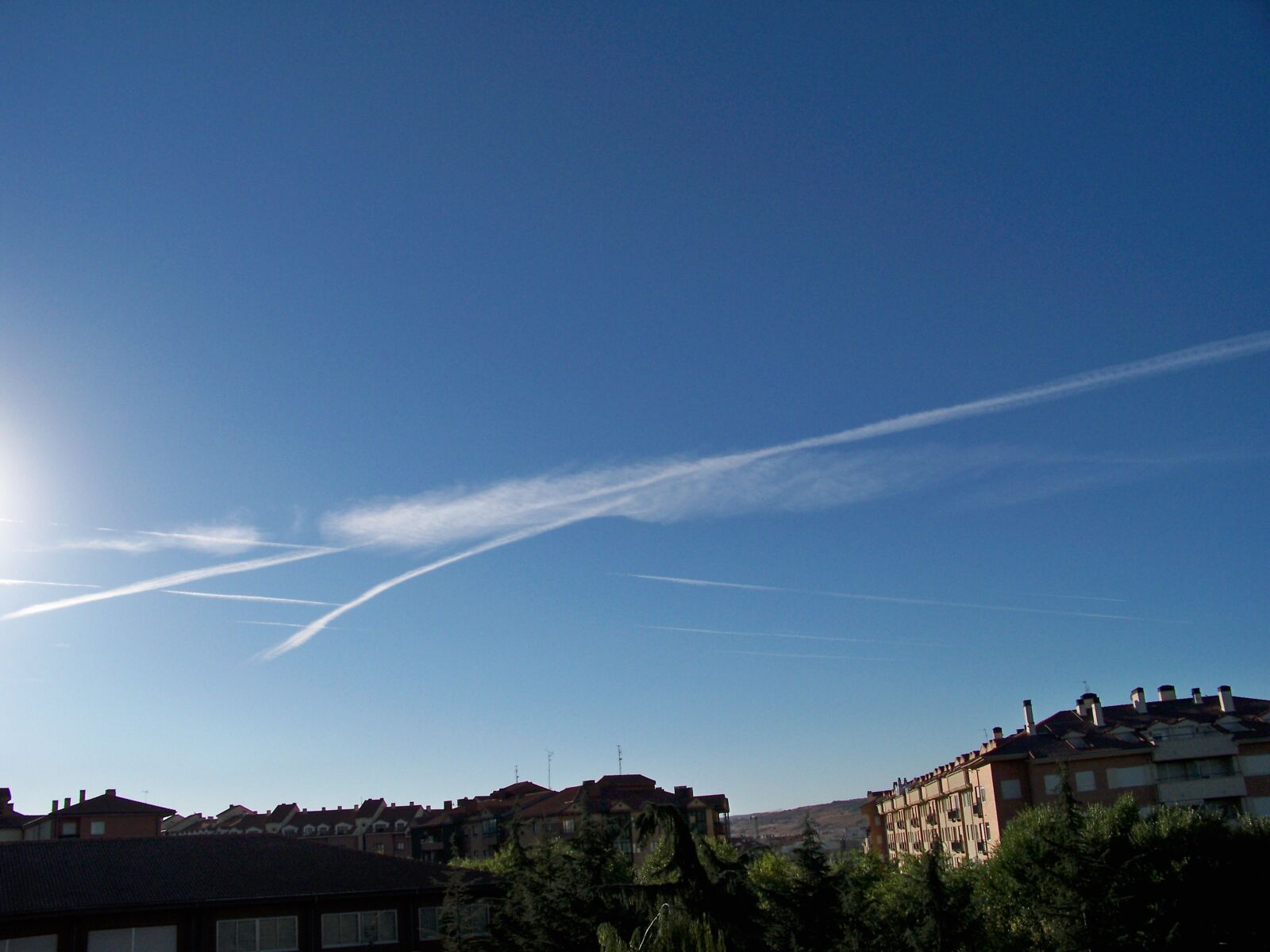 Kodak EASYSHARE Z1012 IS DIGITAL CAMERA sample photo. Estelas, nubes, cielo photography