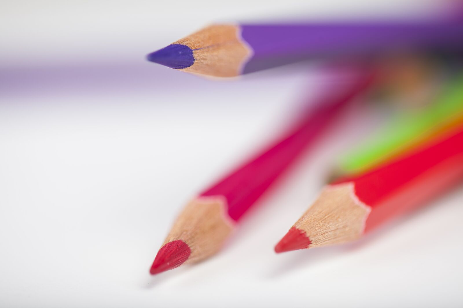 Canon EF 100mm F2.8L Macro IS USM sample photo. Pen, color, paint photography