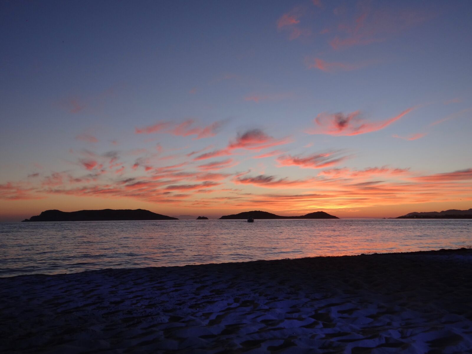 Sony Cyber-shot DSC-HX100V sample photo. Sunset, beach, sea photography