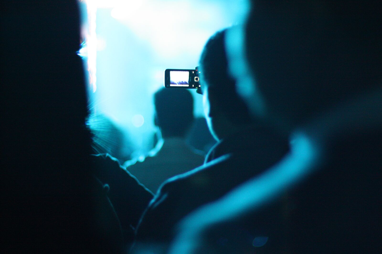 Canon EOS 450D (EOS Rebel XSi / EOS Kiss X2) sample photo. Concert, crowd, audience photography