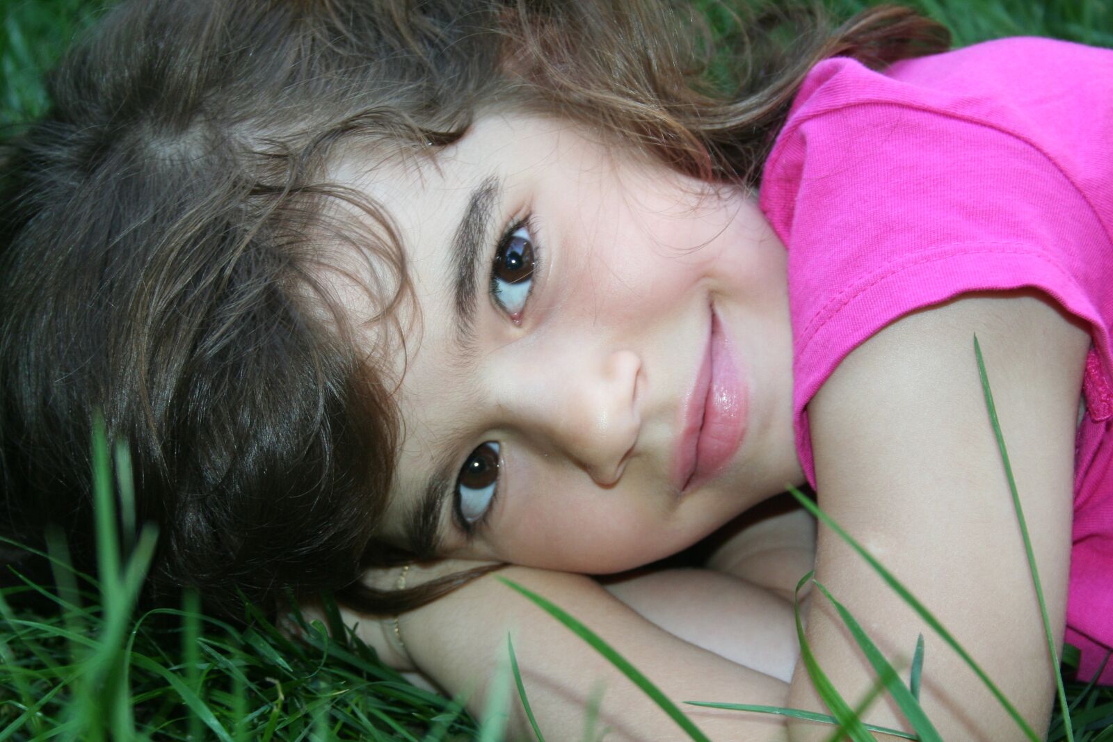 Canon EOS 350D (EOS Digital Rebel XT / EOS Kiss Digital N) sample photo. Child, princess, beauty photography