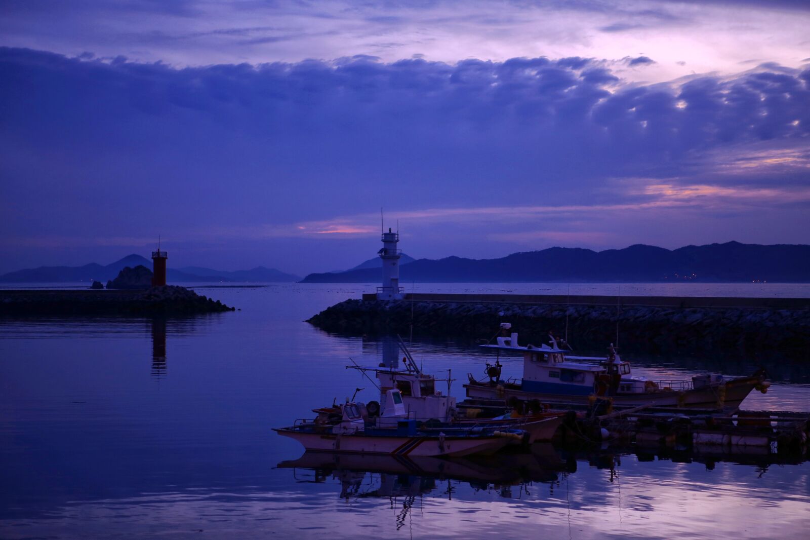 Canon EF 24-70mm F2.8L USM sample photo. Port, lighthouse, sea photography