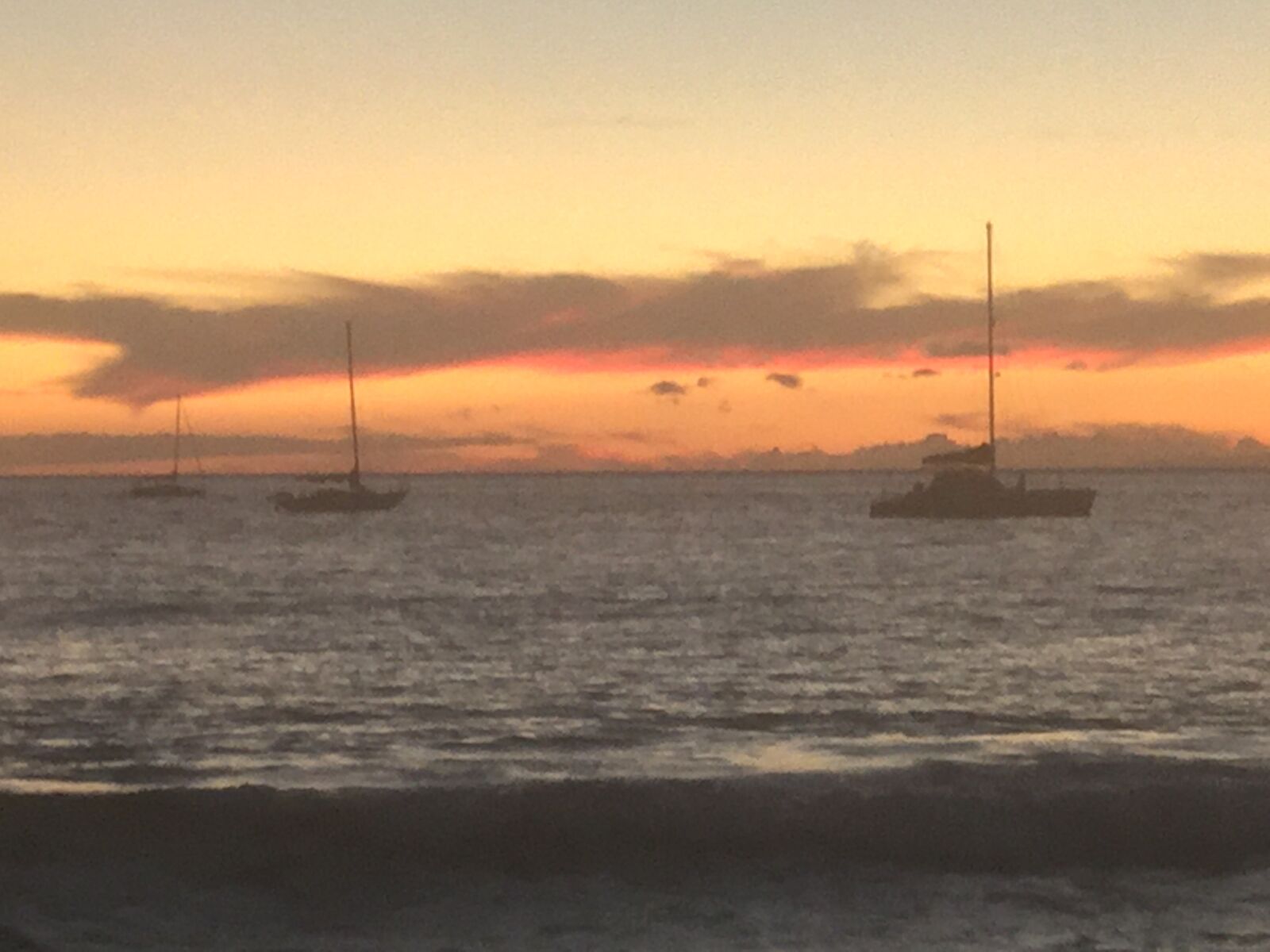 iPad mini 4 back camera 3.3mm f/2.4 sample photo. Maui, sunset, boats photography