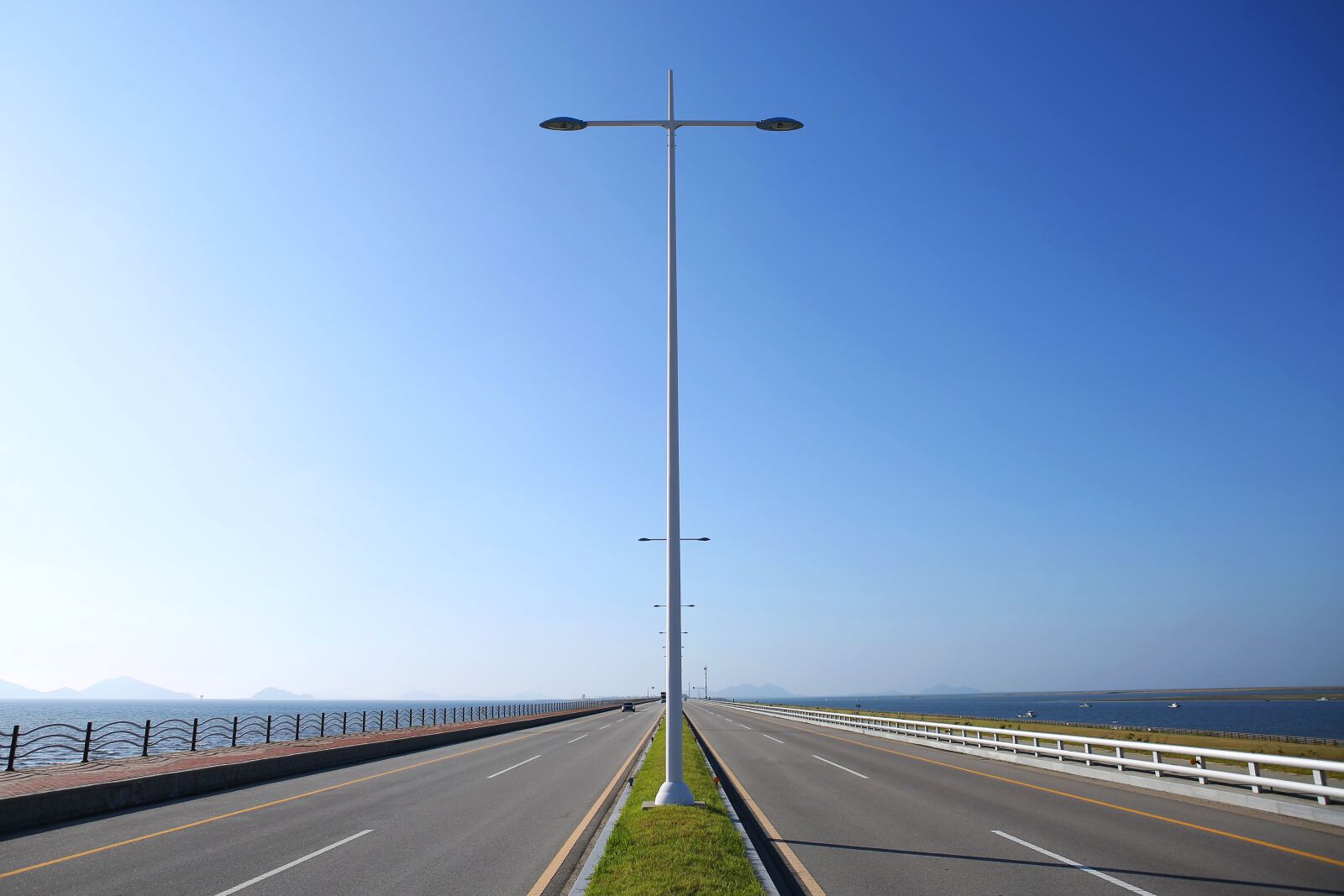 Canon EF 24-70mm F2.8L USM sample photo. Street lights, gil, road photography