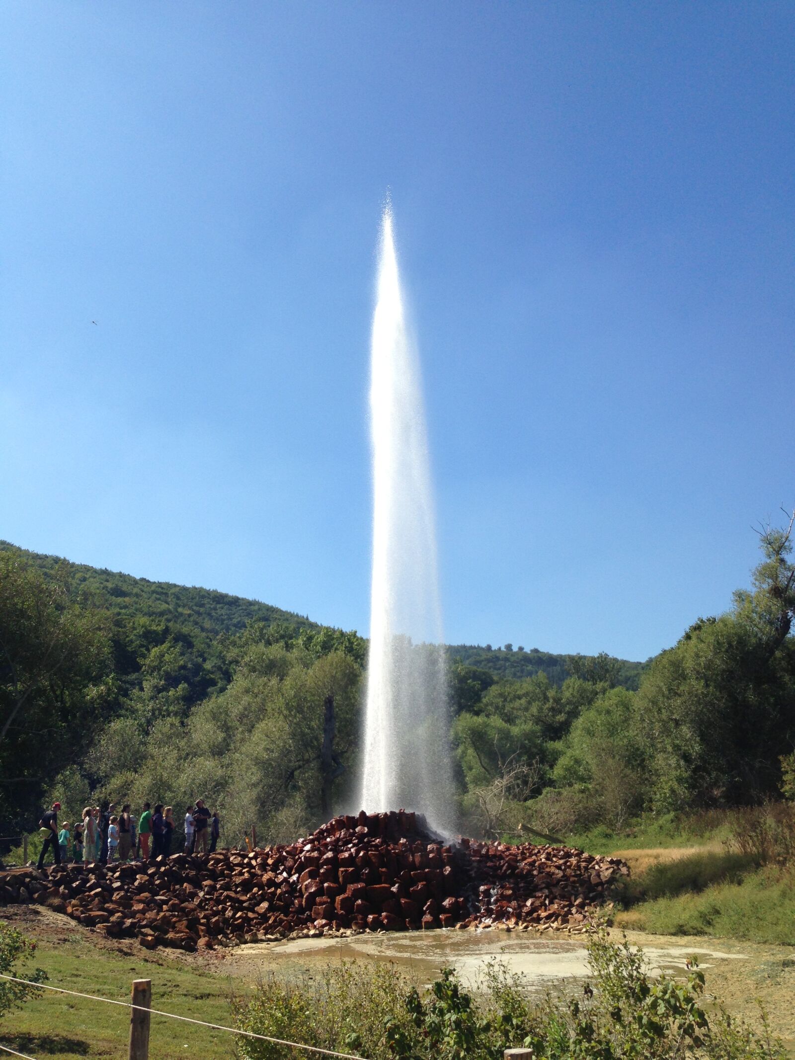 Apple iPhone 5 sample photo. Geyser, andernach, water photography