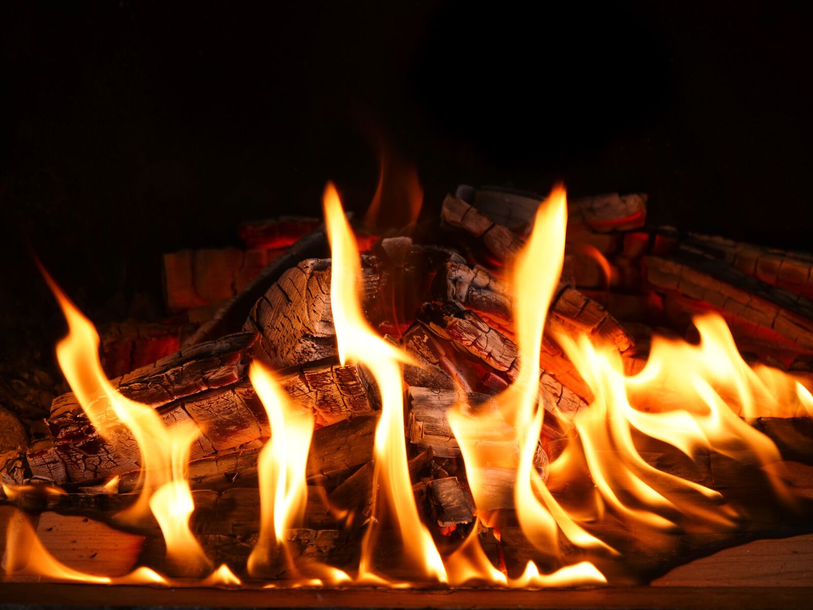 LEICA DG 12-60/F2.8-4.0 sample photo. Flare-up, heat, fireplace photography