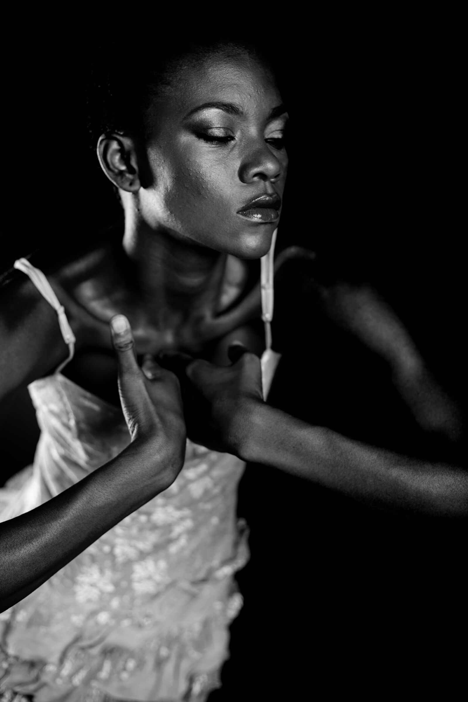 Canon EF 50mm F1.8 II sample photo. Woman, black, dark photography