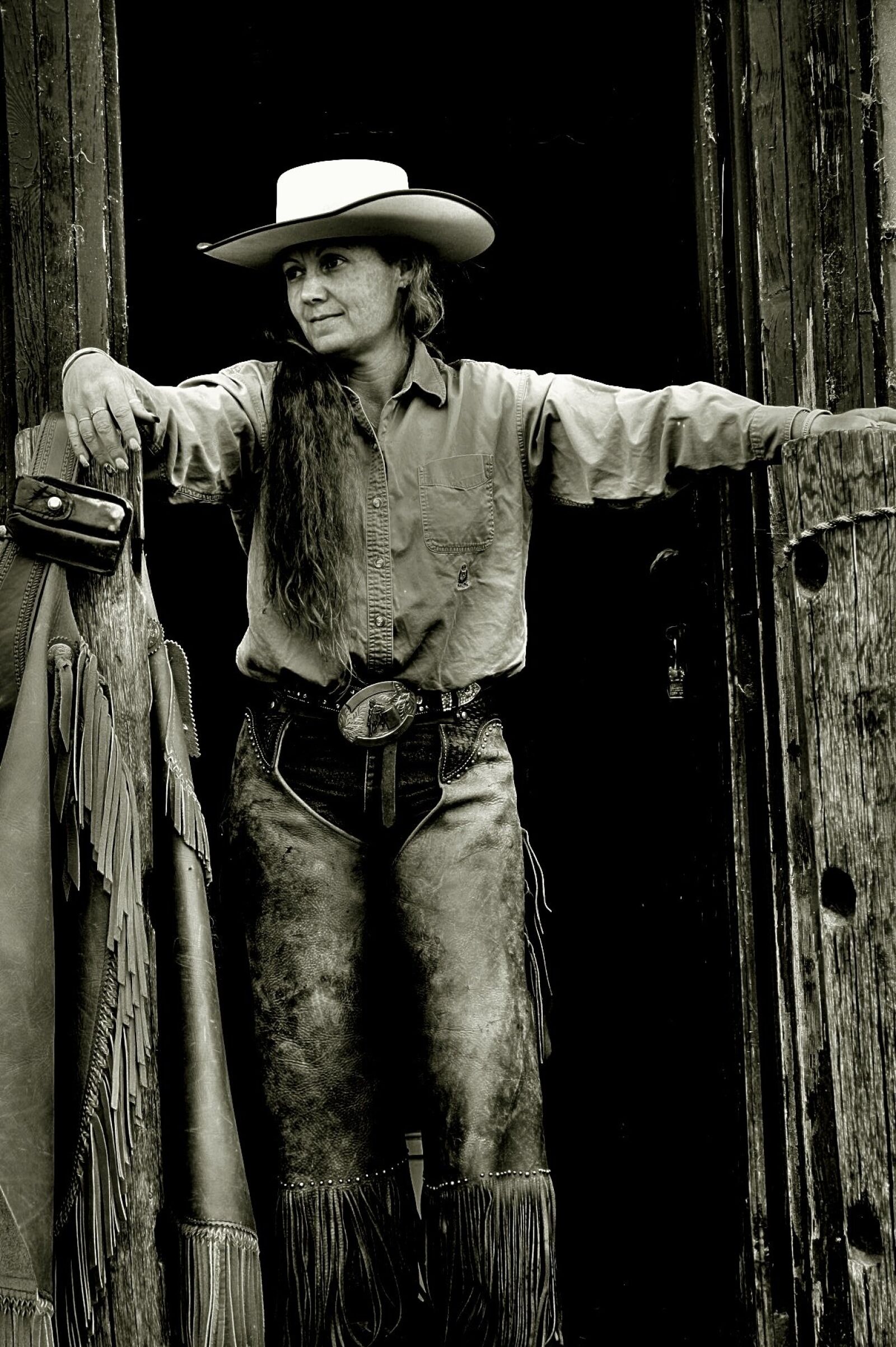 Canon EOS 1000D (EOS Digital Rebel XS / EOS Kiss F) sample photo. Cowgirl, people, clothing photography