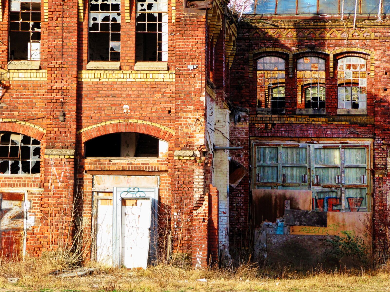 Canon PowerShot SX200 IS sample photo. Factory, building, old photography