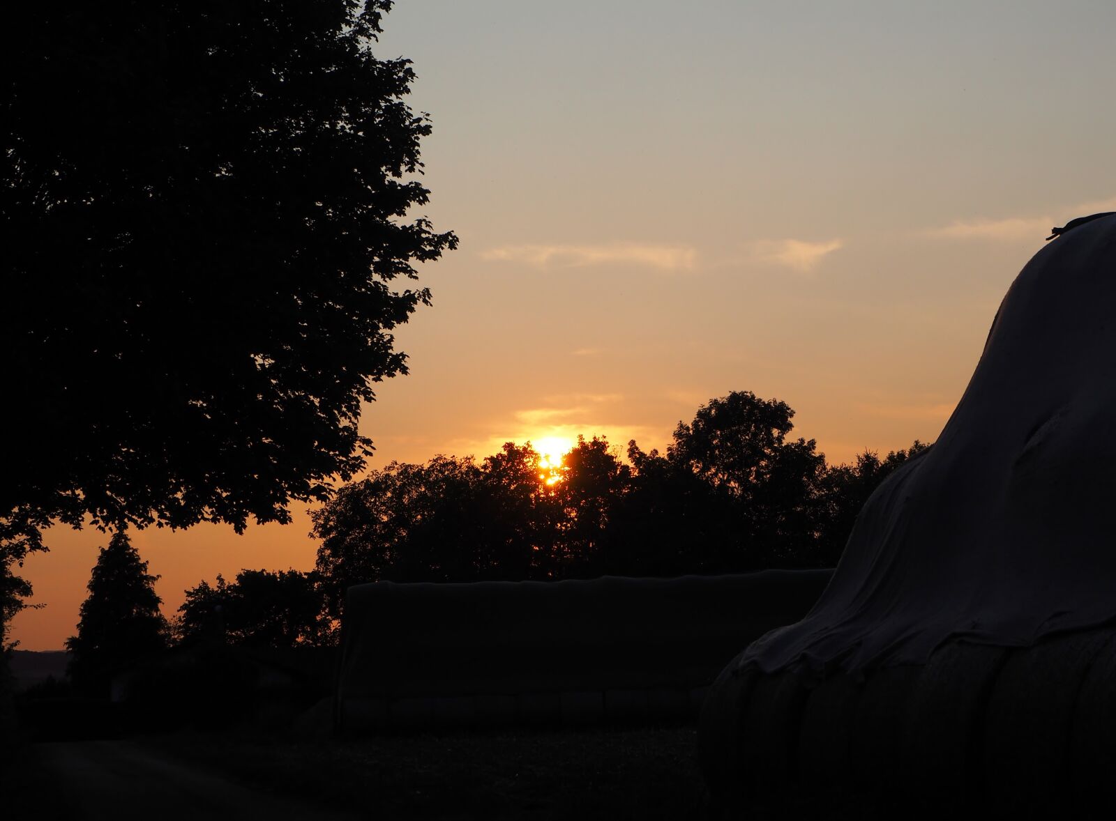 Olympus OM-D E-M10 sample photo. Sunset, landscape, twilight photography