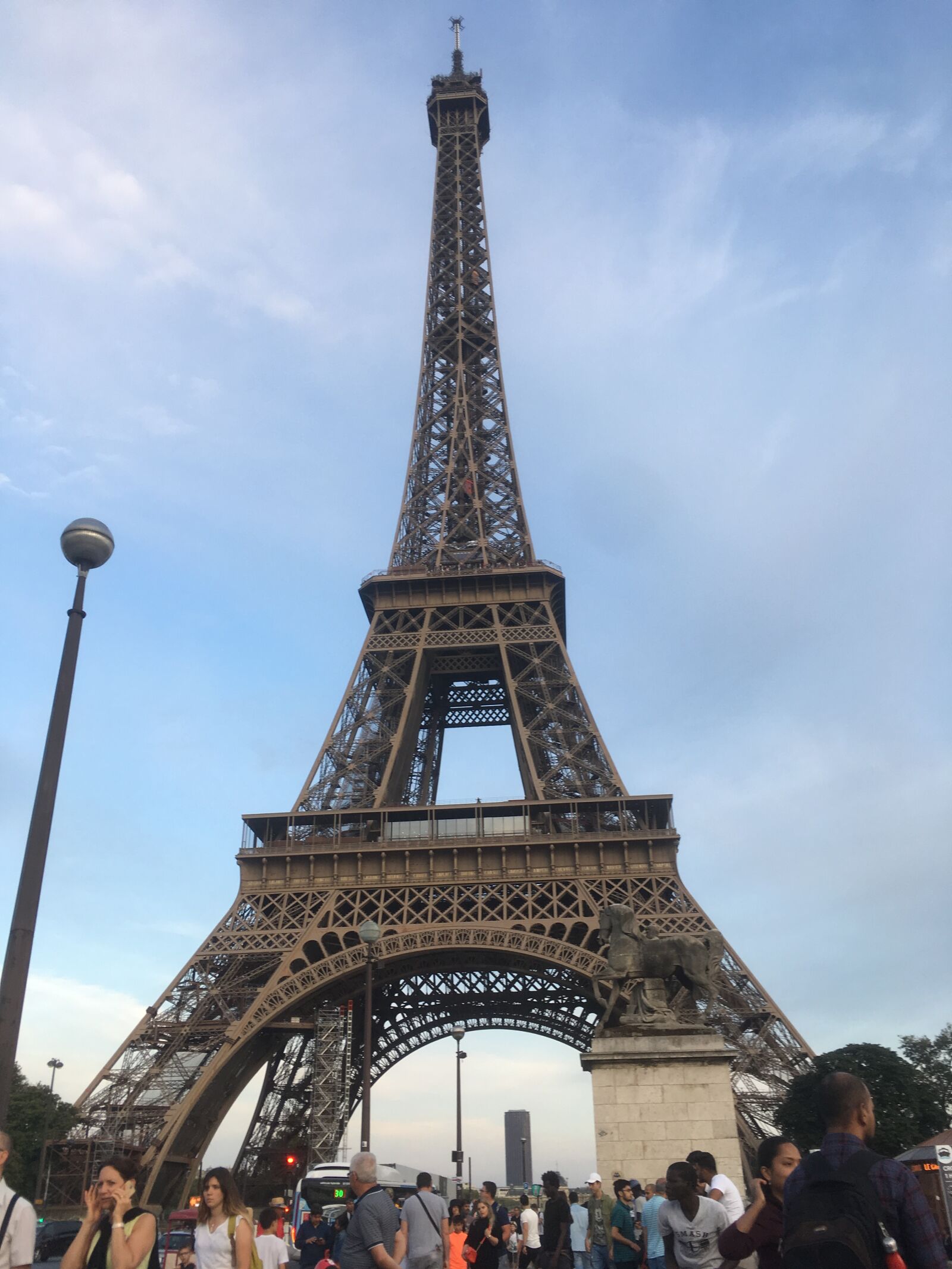 iPhone SE back camera 4.15mm f/2.2 sample photo. Paris, france, building photography