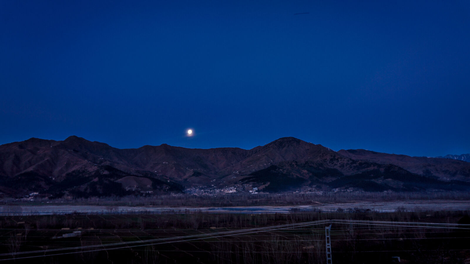 Sony Alpha NEX-5N sample photo. Full, moon, above, the photography