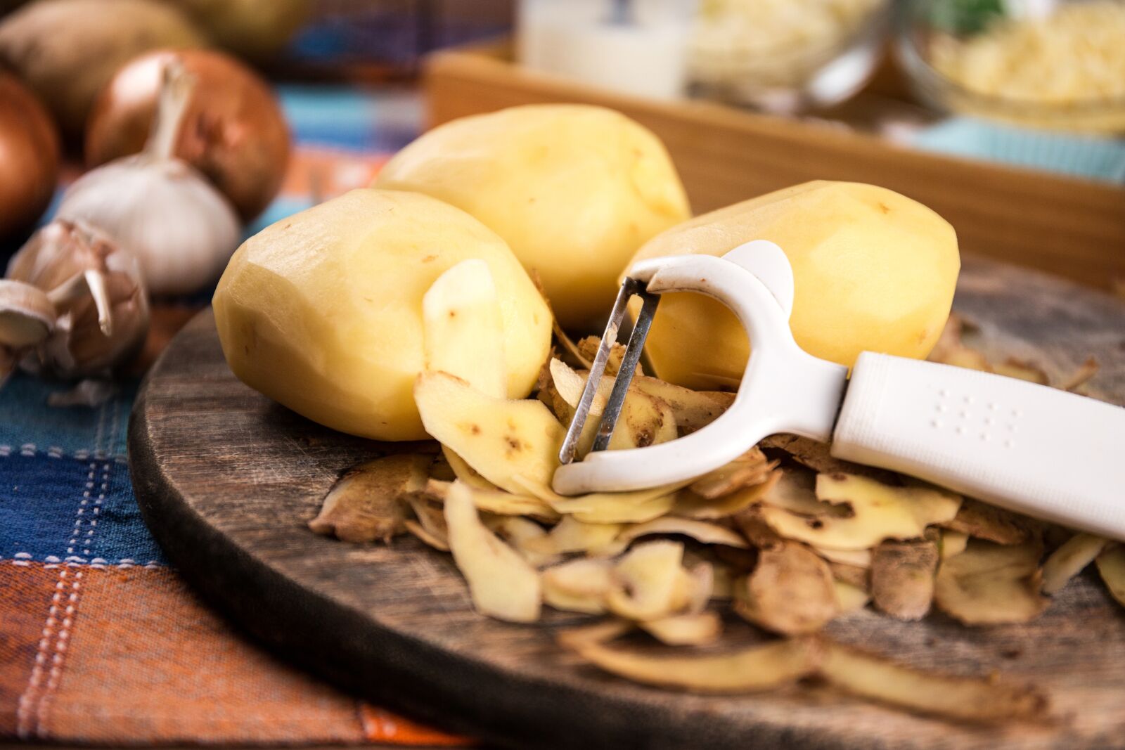 Canon EF 24-70mm F4L IS USM sample photo. Potatoes, kitchen, food photography