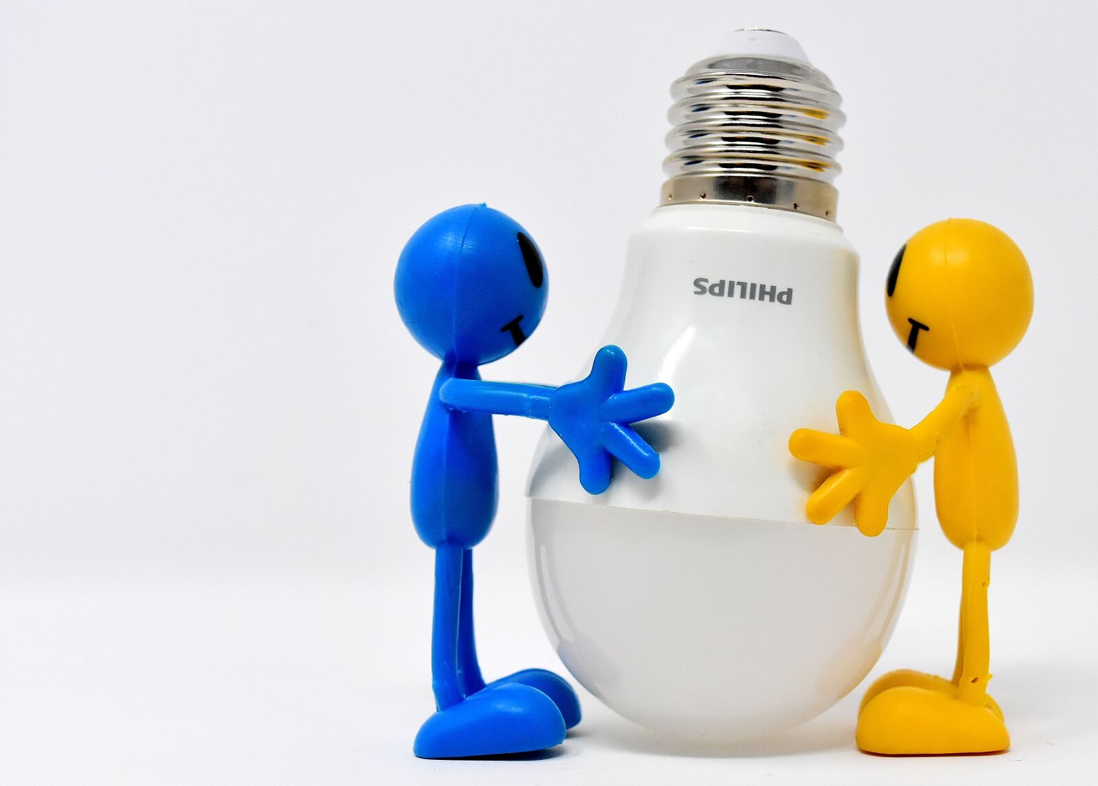 Nikon D7200 sample photo. Energiesparlampe, led, figures photography