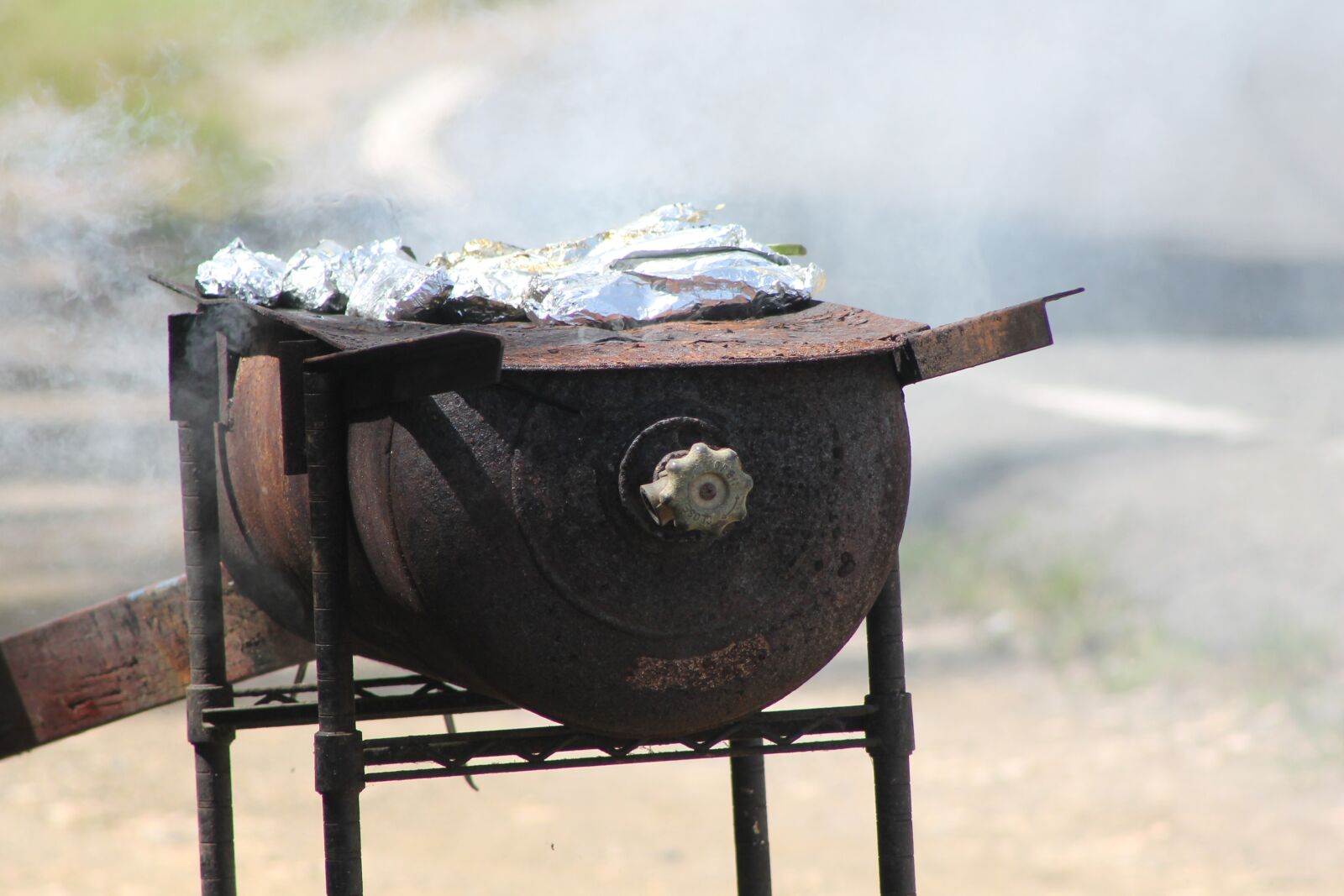 Canon EOS 1100D (EOS Rebel T3 / EOS Kiss X50) + Canon EF75-300mm f/4-5.6 sample photo. Carbon, stove, old photography