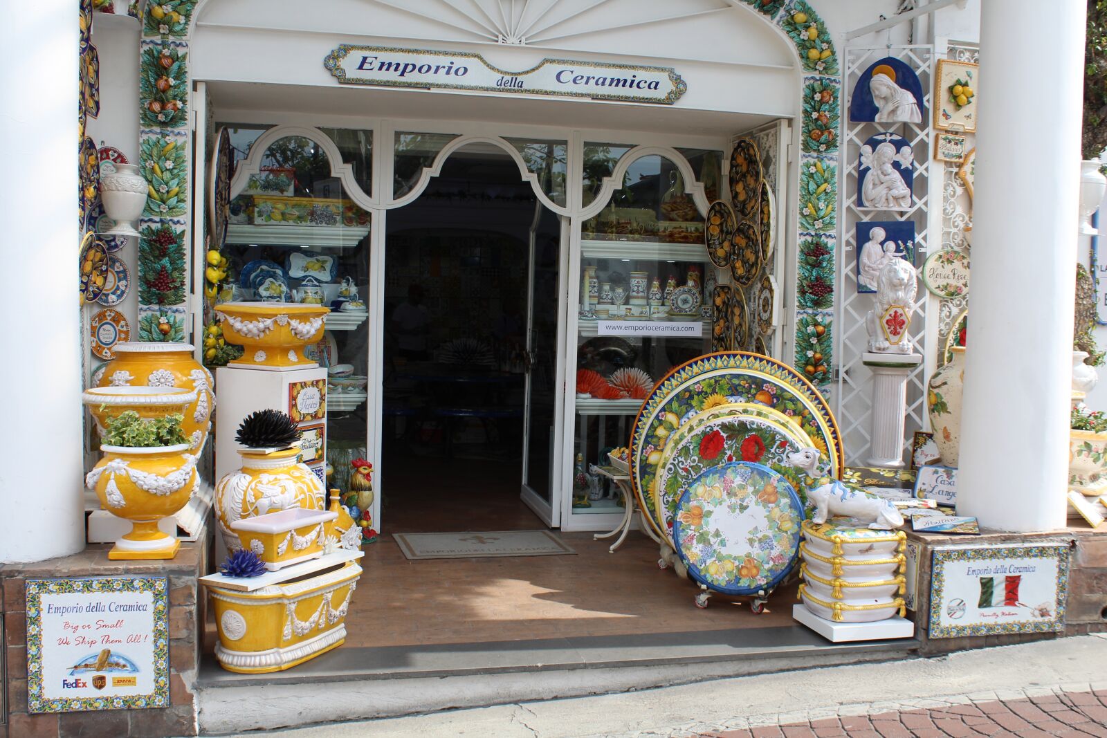 Canon EOS 1300D (EOS Rebel T6 / EOS Kiss X80) sample photo. Small, shop, amalfi photography